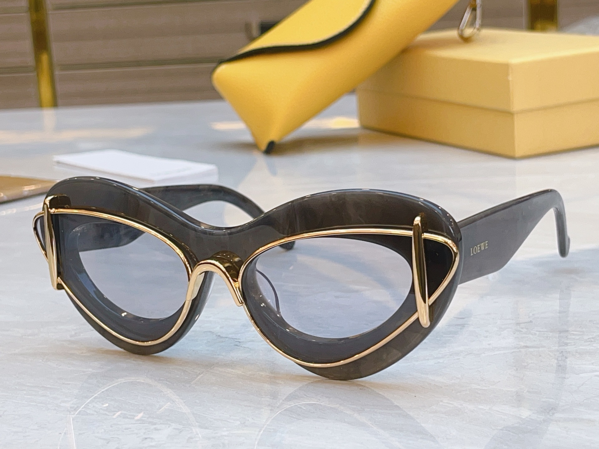 ，【LOEW*】罗意*威新款太阳镜，MODEL：LW40119I，SIZE：54口19-145
