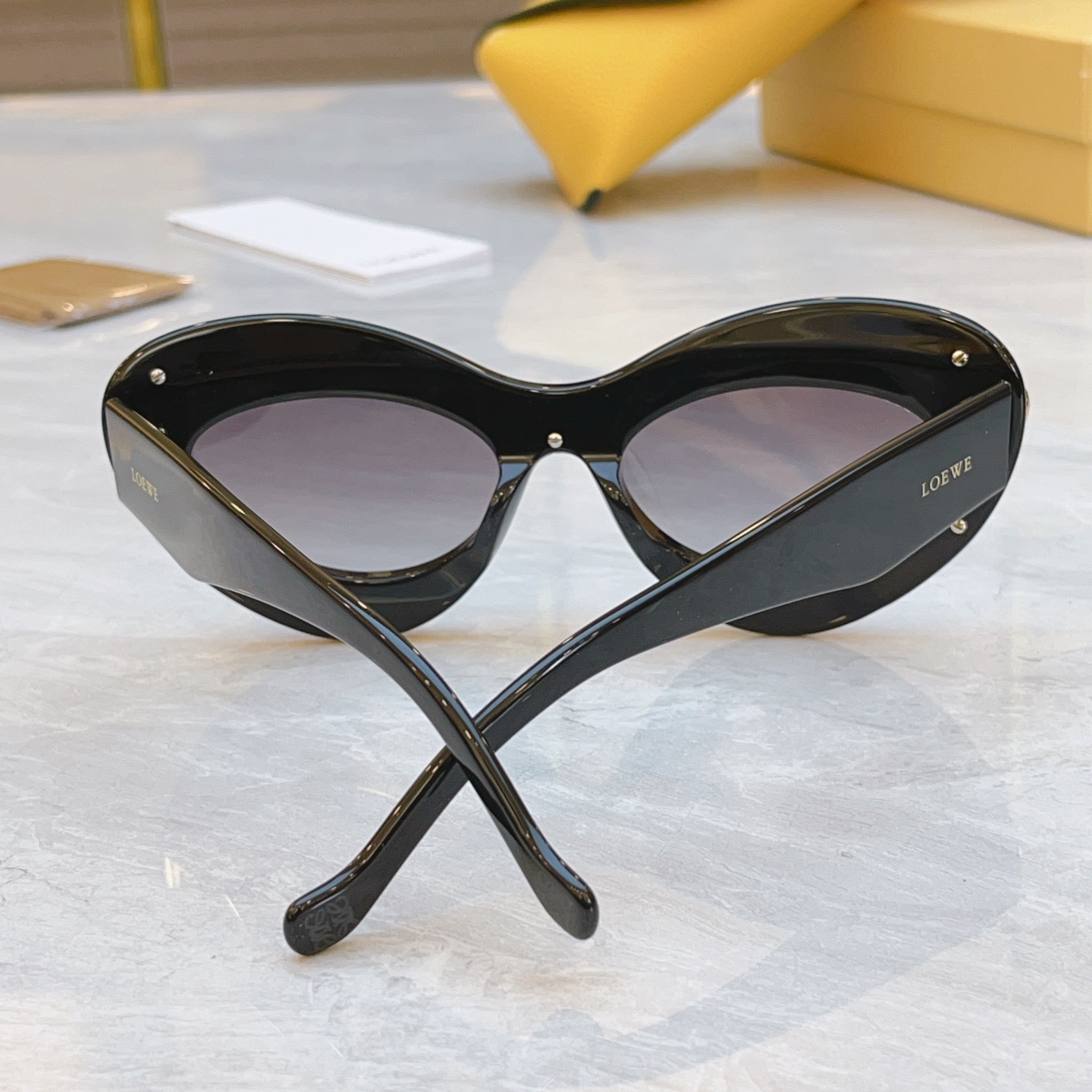 ，【LOEW*】罗意*威新款太阳镜，MODEL：LW40119I，SIZE：54口19-145