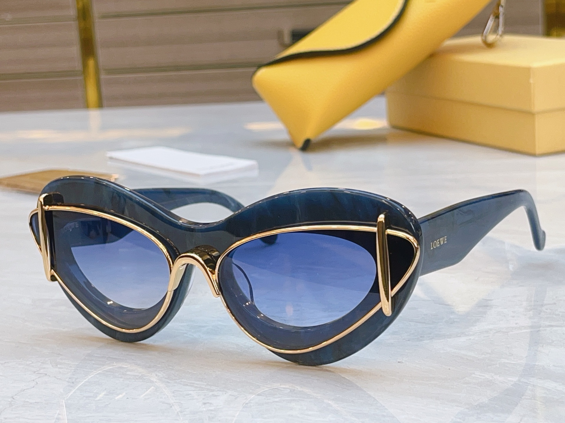 ，【LOEW*】罗意*威新款太阳镜，MODEL：LW40119I，SIZE：54口19-145