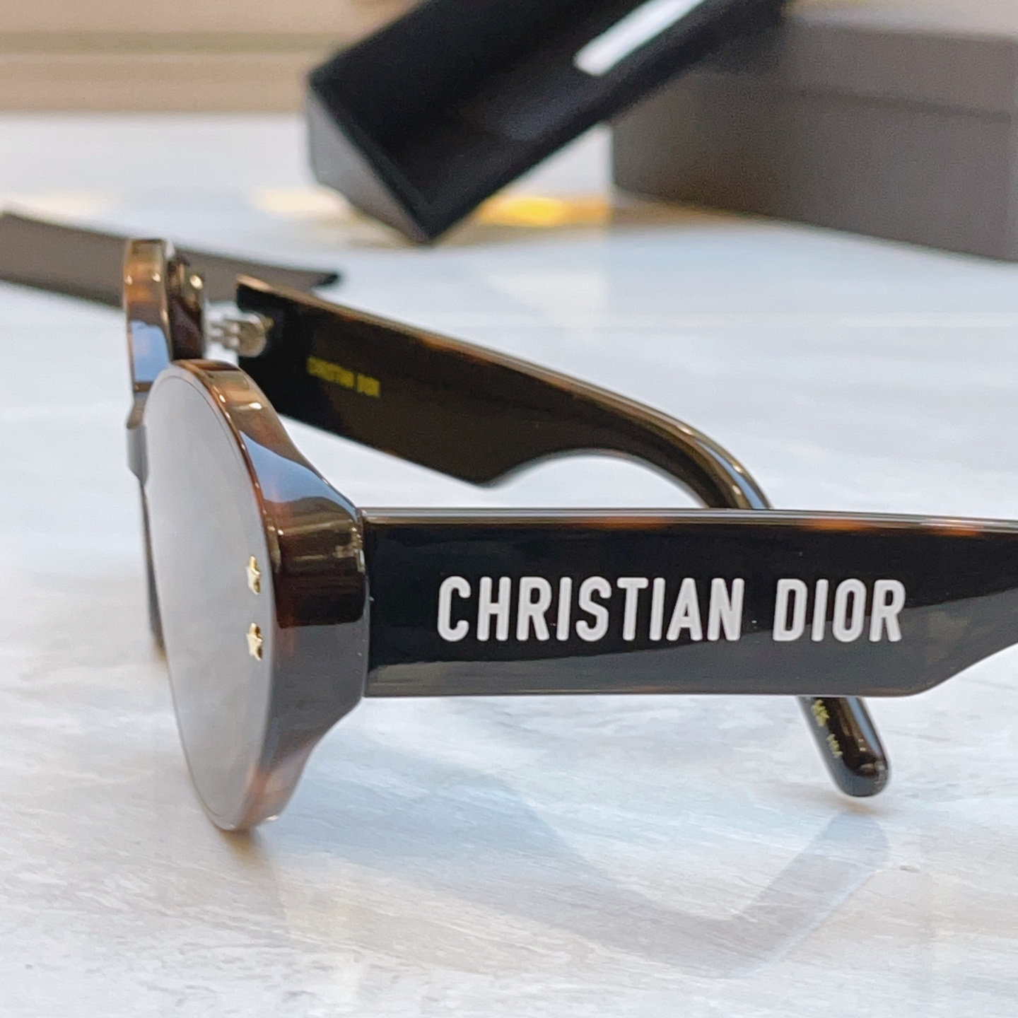 ，【DIO*】迪*奥新款太阳镜，MODEL：DSGTA23UCR，SIZE53口20-140
