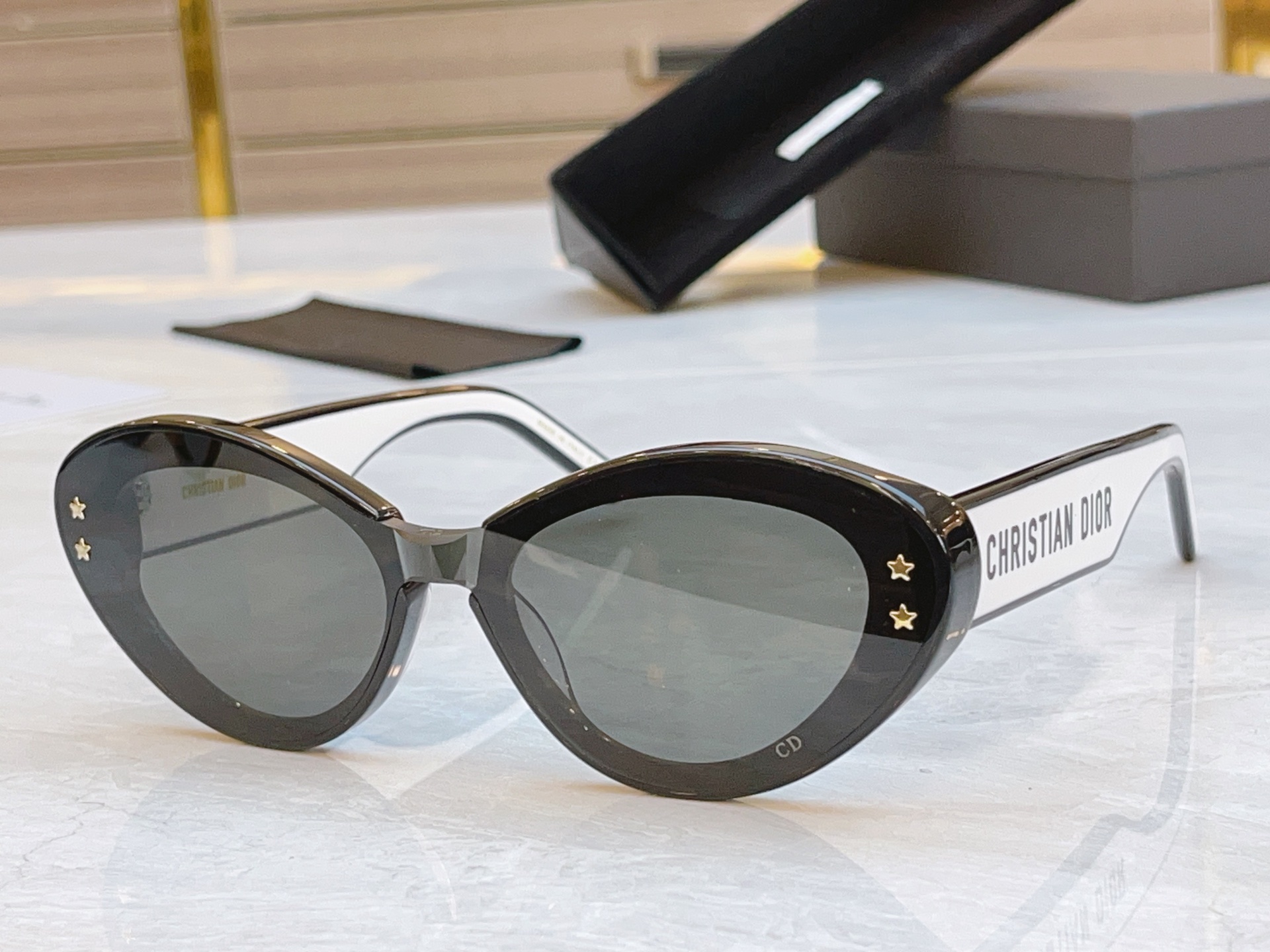 ，【DIO*】迪*奥新款太阳镜，MODEL：DSGTA23UCR，SIZE53口20-140