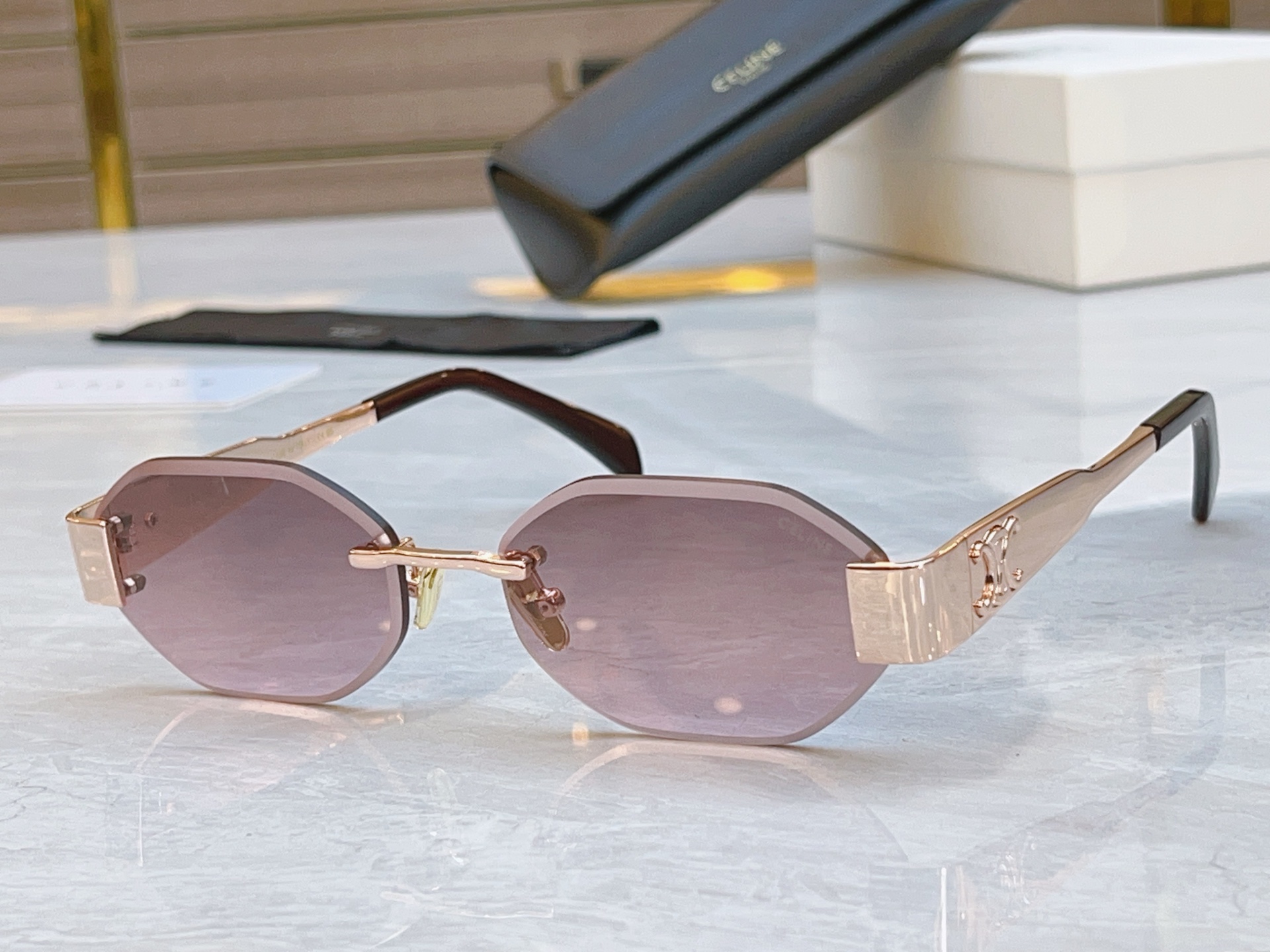 ，【CELIN*】赛*琳新款太阳镜，MODELCL42119U，SIZE57口17-142