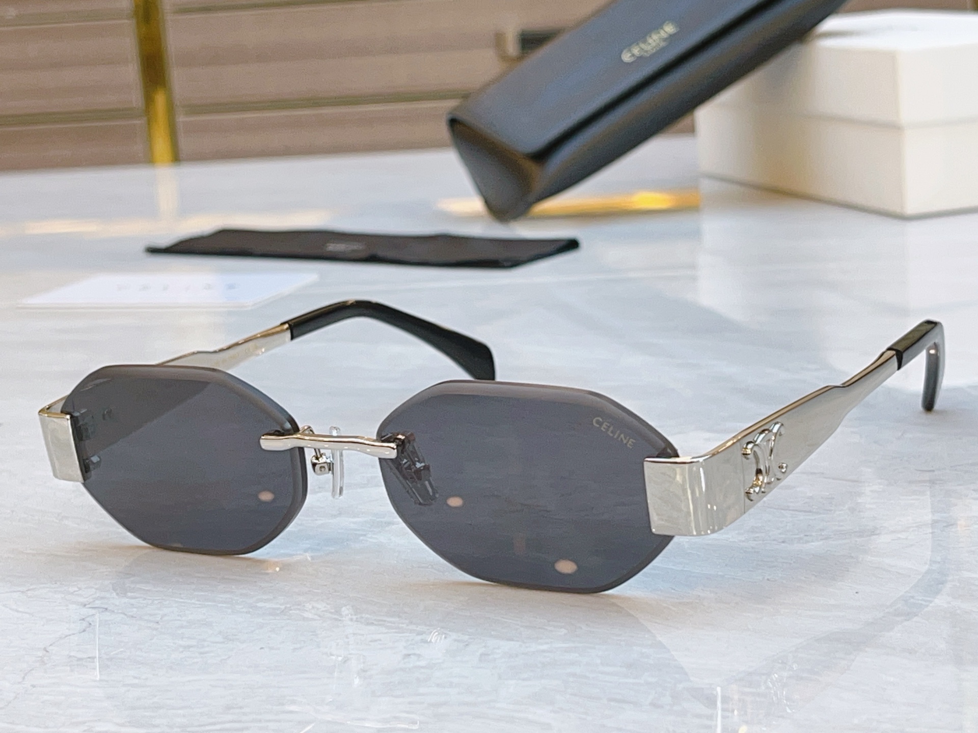 ，【CELIN*】赛*琳新款太阳镜，MODELCL42119U，SIZE57口17-142
