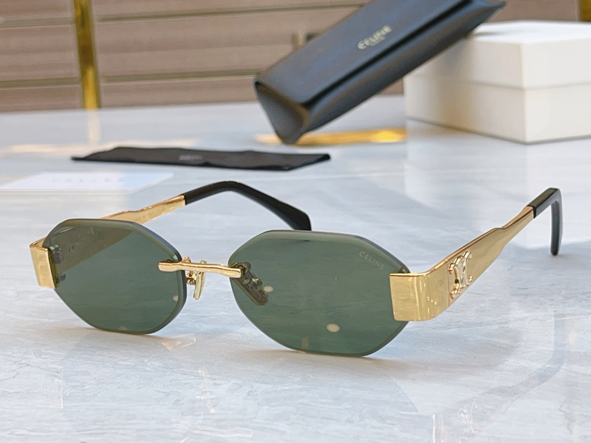 ，【CELIN*】赛*琳新款太阳镜，MODELCL42119U，SIZE57口17-142