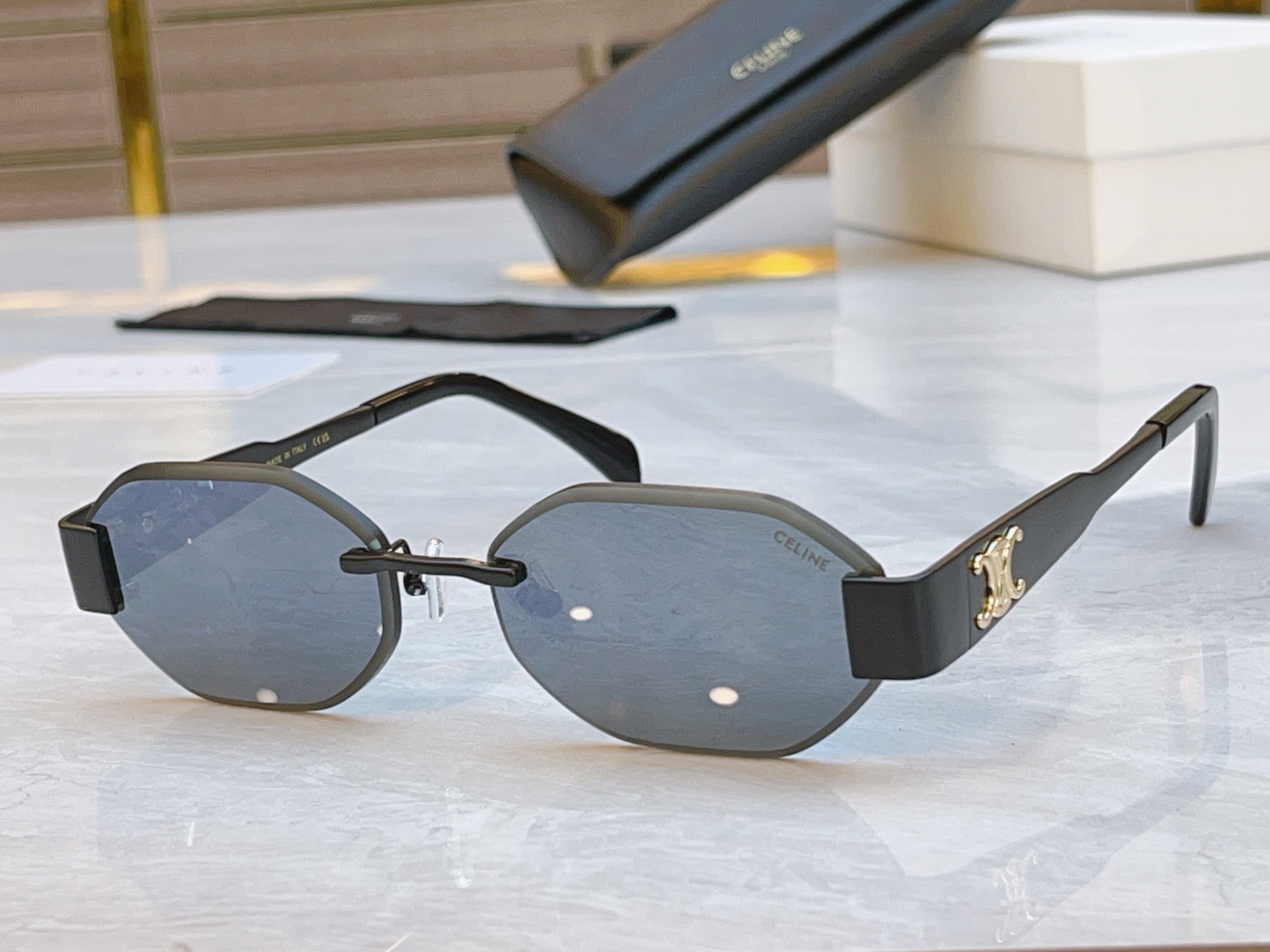 ，【CELIN*】赛*琳新款太阳镜，MODELCL42119U，SIZE57口17-142
