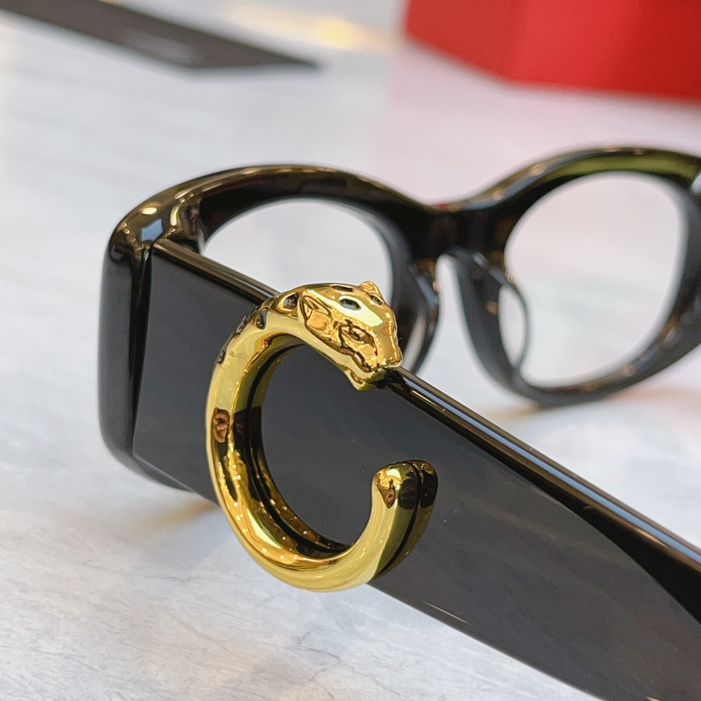 ，【Cartie*】卡地*亚新款太阳镜，
MODEL：CT0472S，SIZE：50口22-145
