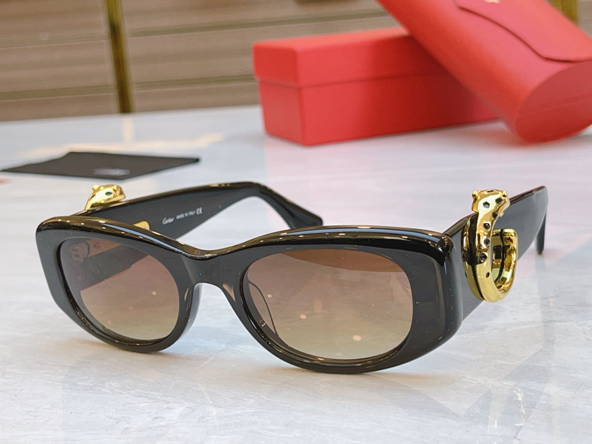 ，【Cartie*】卡地*亚新款太阳镜，
MODEL：CT0472S，SIZE：50口22-145

