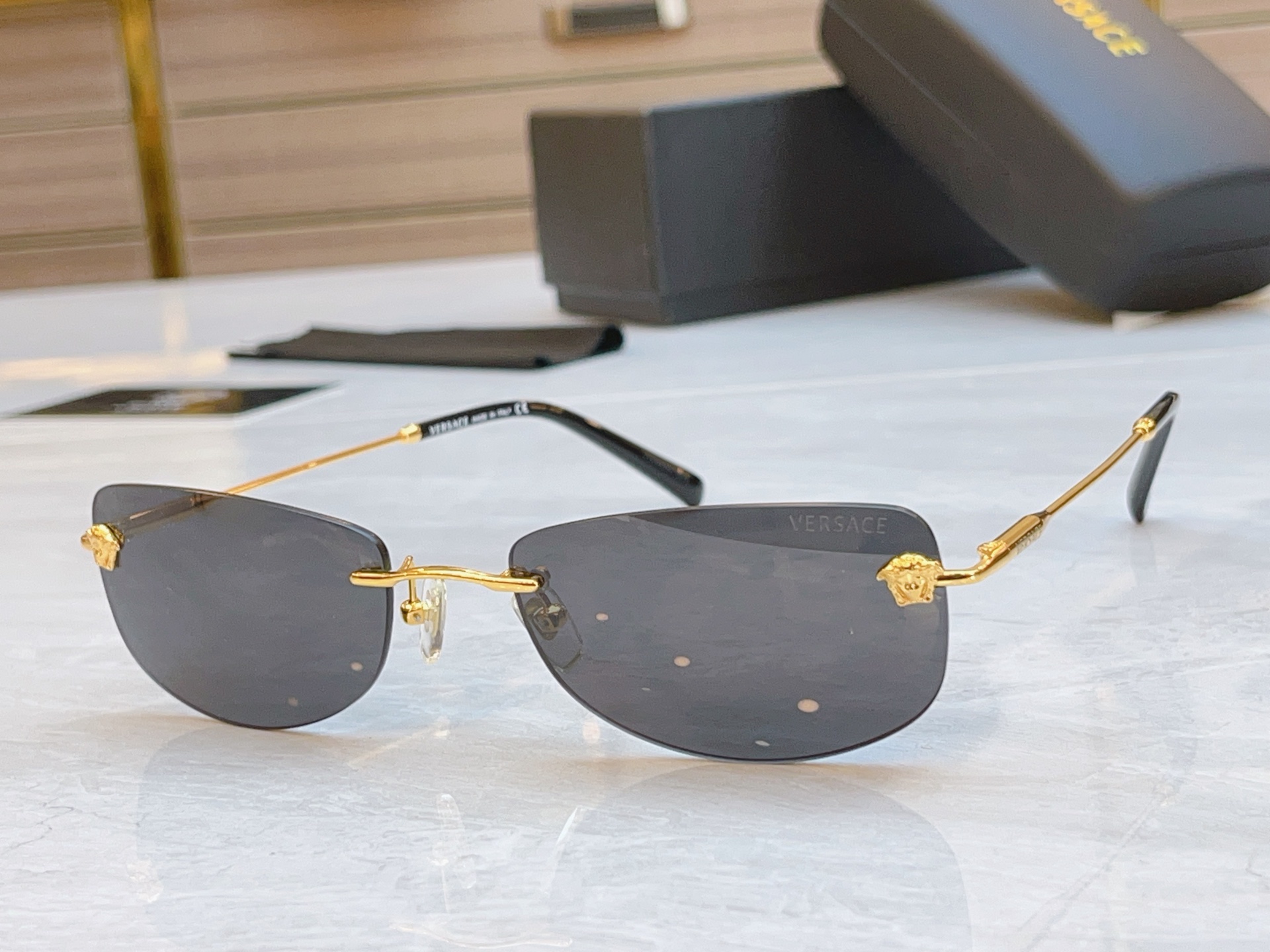 ，【VERSAC*】范思*哲新款太阳镜，
MODEL：VE2279，SIZE：60口18-140
