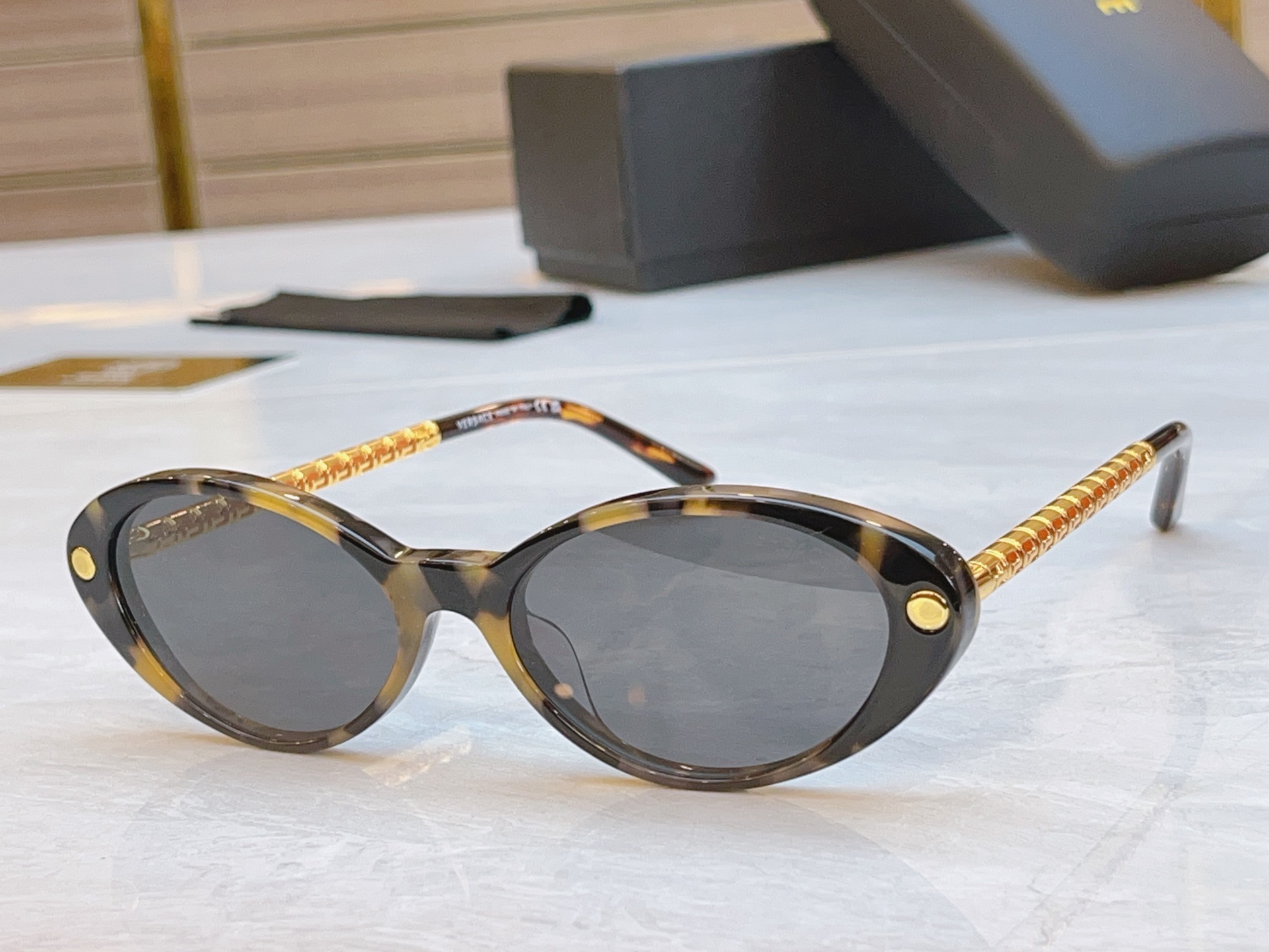 ，【VERSAC*】范思*哲新款太阳镜，
MODEL：VE4469，SIZE：53口18-145
