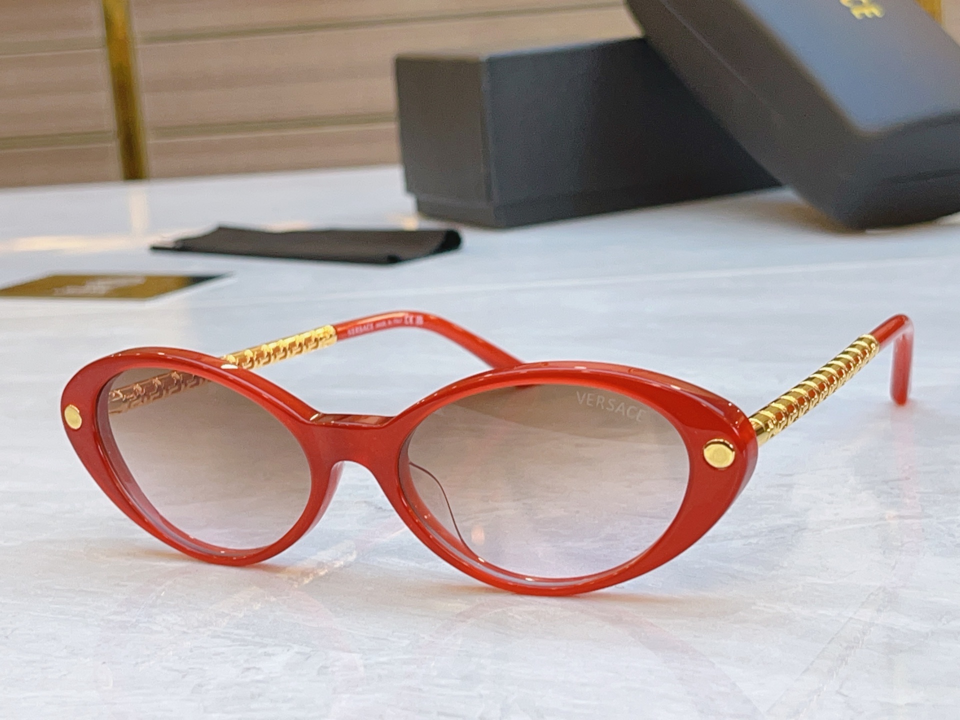 ，【VERSAC*】范思*哲新款太阳镜，
MODEL：VE4469，SIZE：53口18-145
