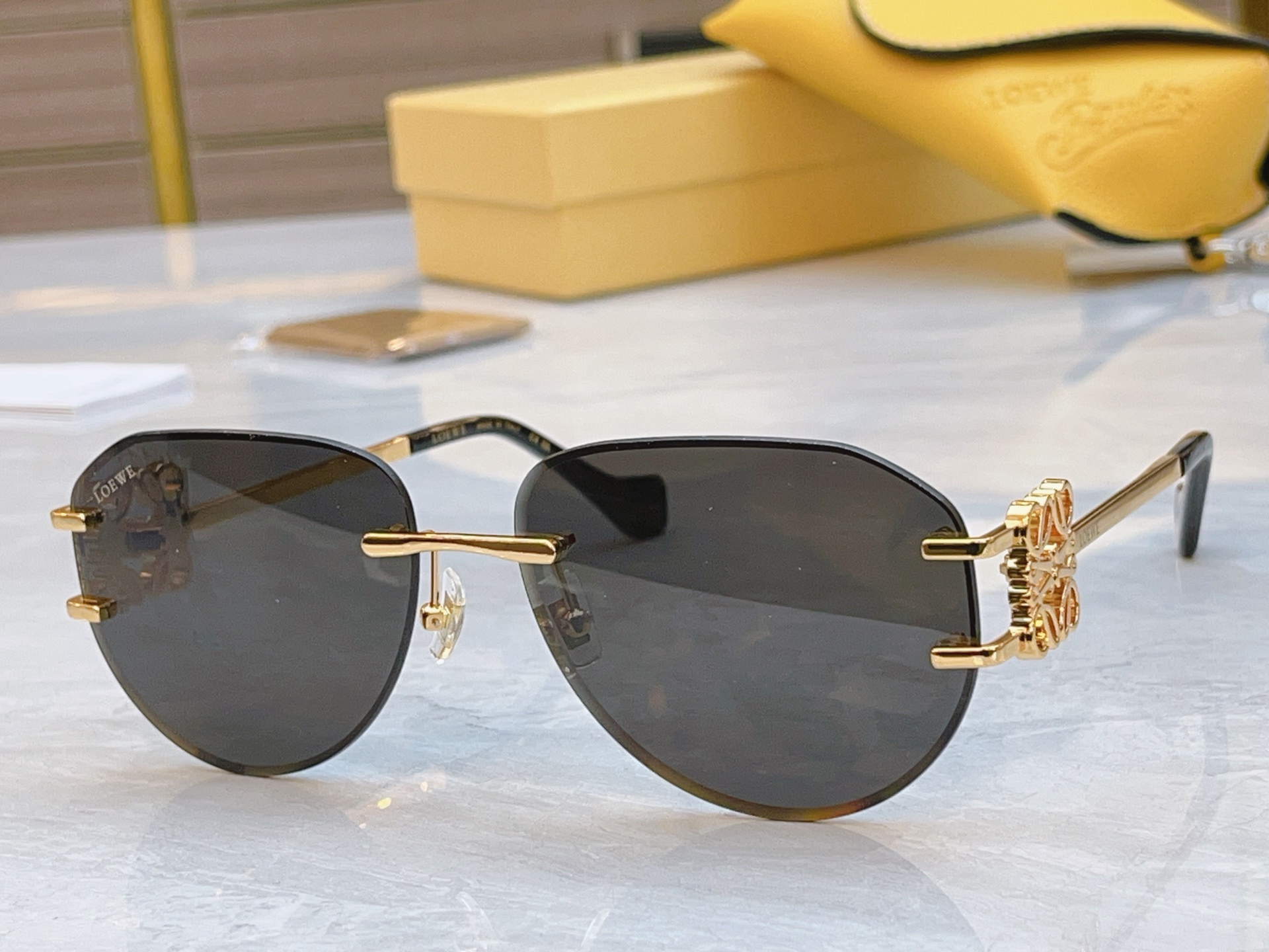 ，【LOEW*】罗意*威新款太阳镜，MODEL：LW5092S ，SIZE：62口16-135