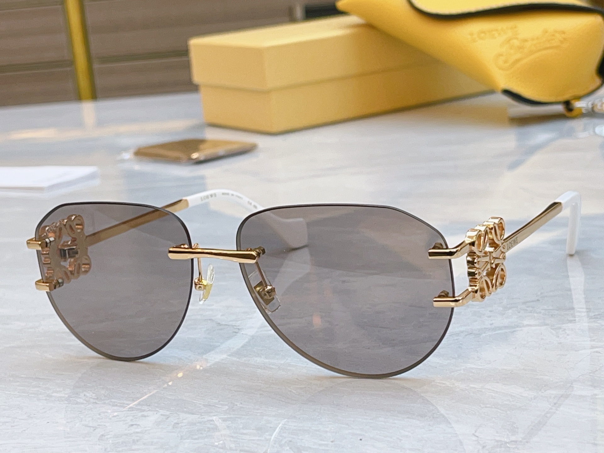 ，【LOEW*】罗意*威新款太阳镜，MODEL：LW5092S ，SIZE：62口16-135