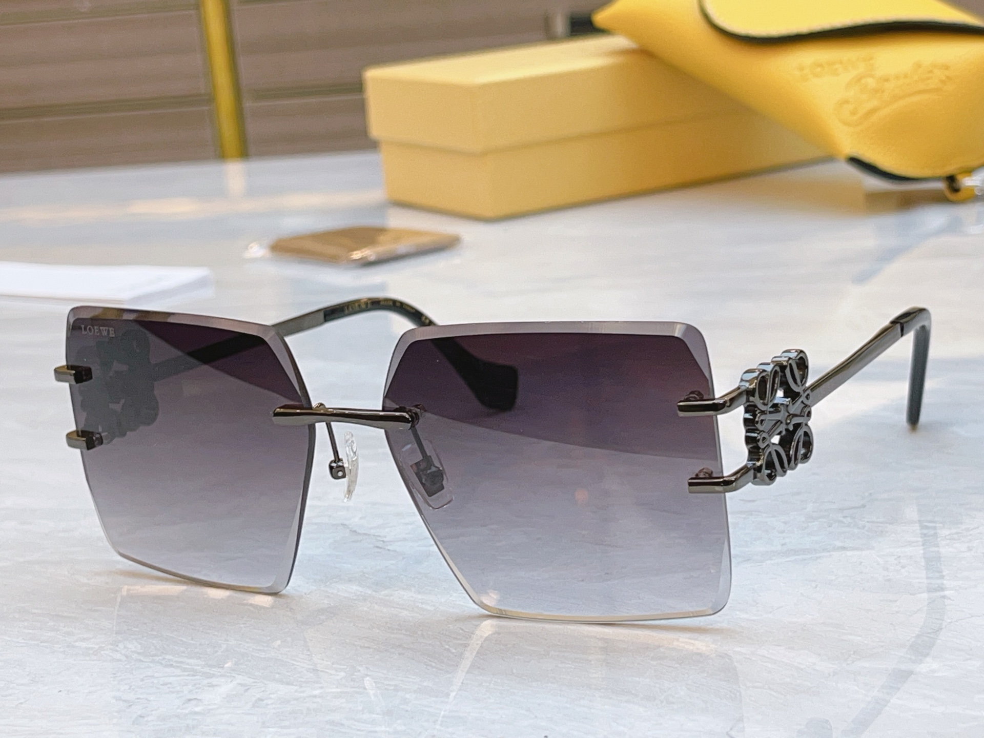 ，【LOEW*】罗意*威新款太阳镜，MODEL：HW2057，SIZE：62口16-135