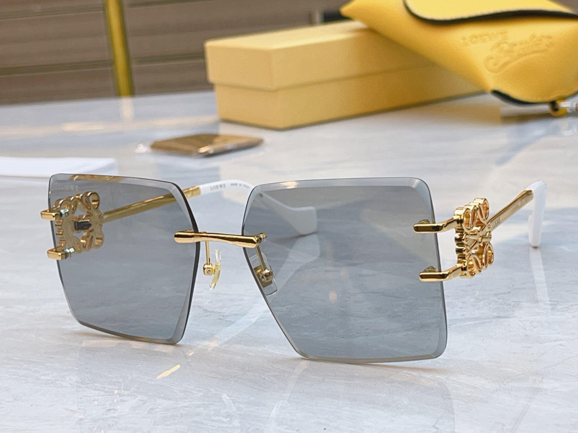 ，【LOEW*】罗意*威新款太阳镜，MODEL：HW2057，SIZE：62口16-135