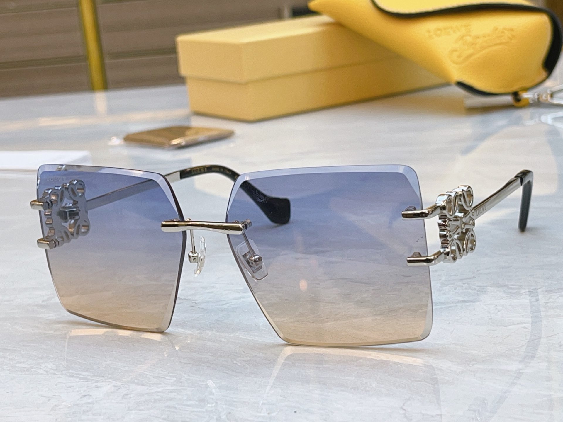 ，【LOEW*】罗意*威新款太阳镜，MODEL：HW2057，SIZE：62口16-135