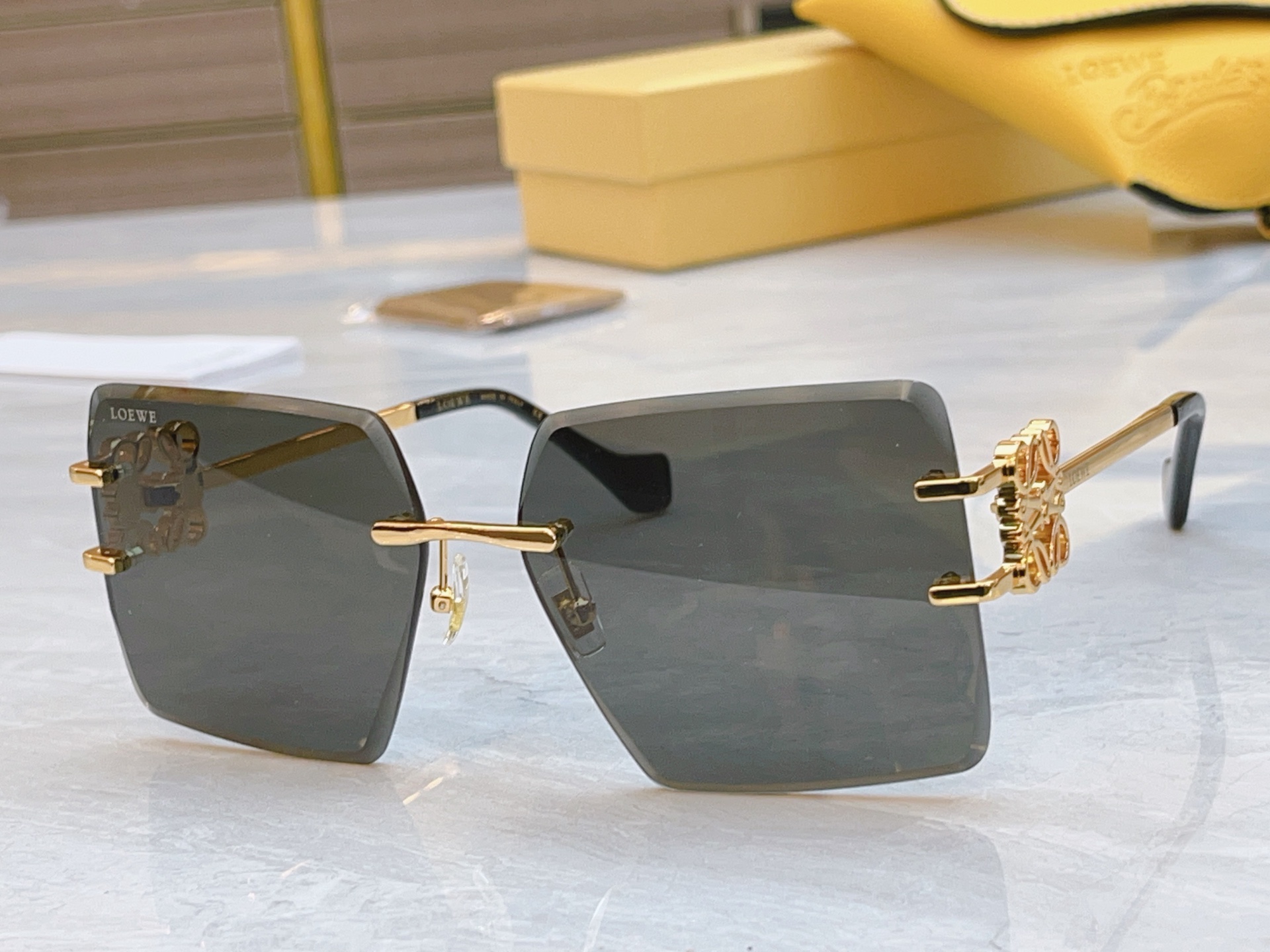 ，【LOEW*】罗意*威新款太阳镜，MODEL：HW2057，SIZE：62口16-135