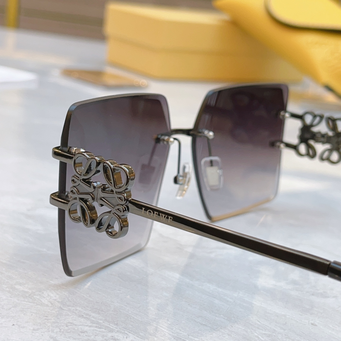 ，【LOEW*】罗意*威新款太阳镜，MODEL：HW2057，SIZE：62口16-135