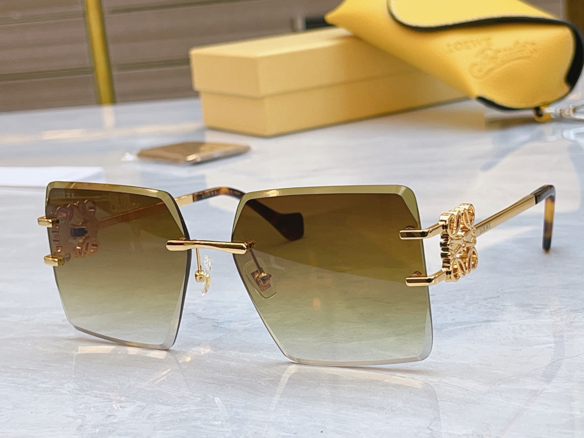，【LOEW*】罗意*威新款太阳镜，MODEL：HW2057，SIZE：62口16-135