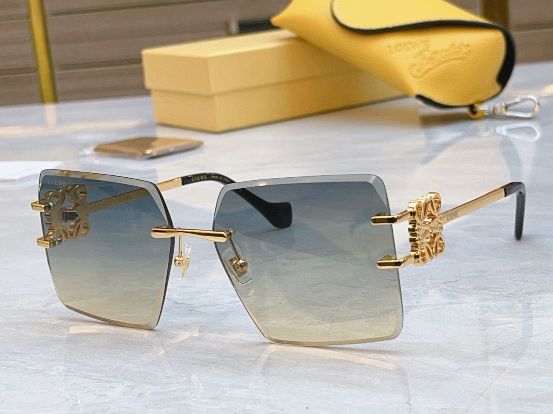 ，【LOEW*】罗意*威新款太阳镜，MODEL：HW2057，SIZE：62口16-135