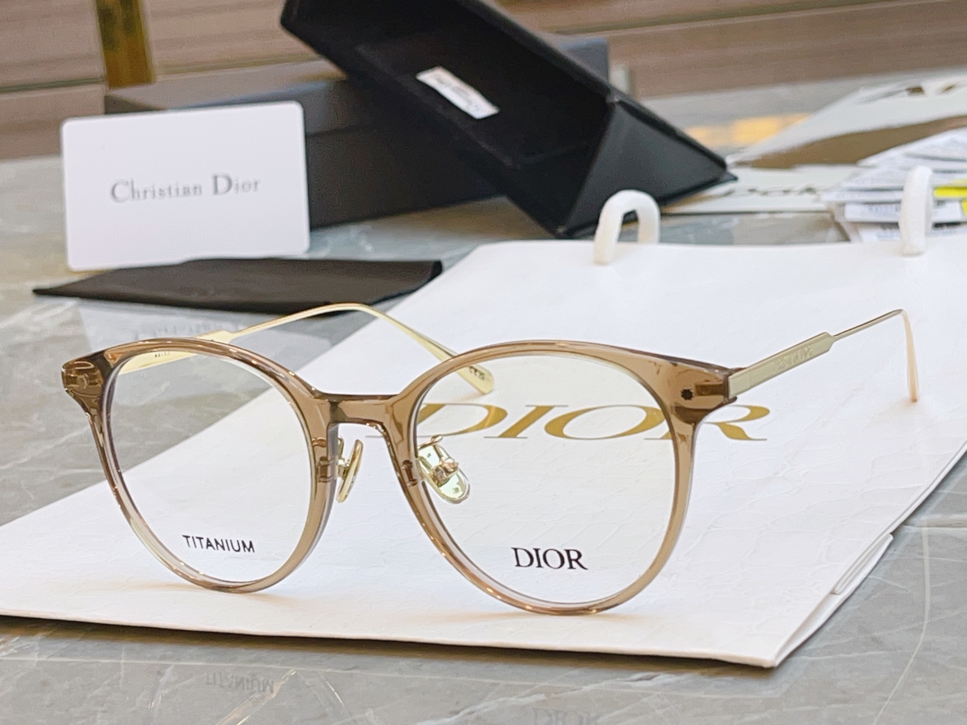 ，【Dio*】迪*奥新款光学架，
Mod：mini CD O A4L，Size：51-21-145
