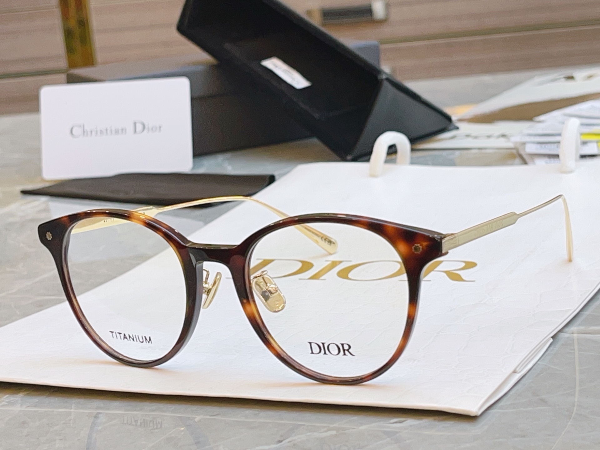 ，【Dio*】迪*奥新款光学架，
Mod：mini CD O A4L，Size：51-21-145
