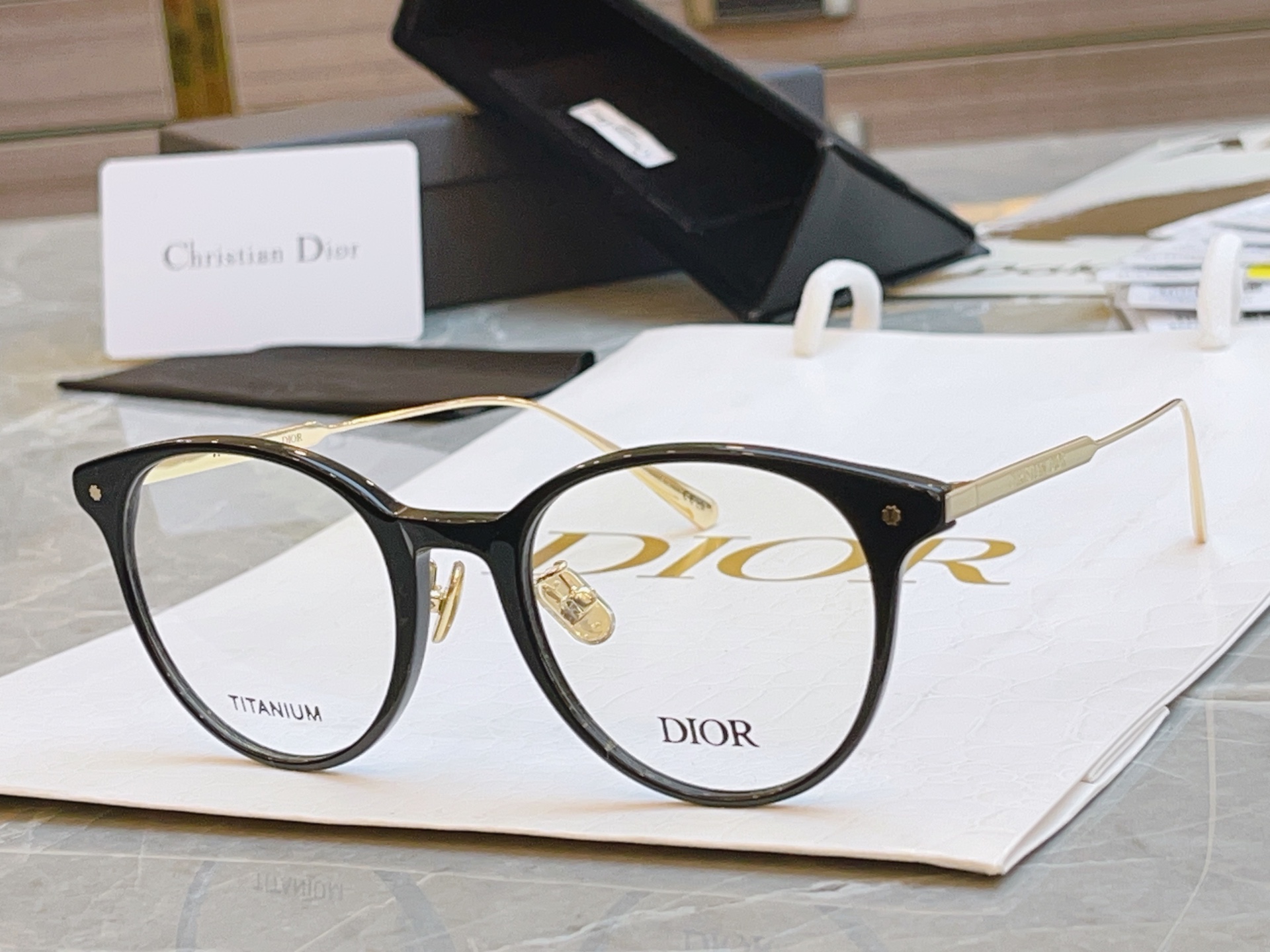 ，【Dio*】迪*奥新款光学架，
Mod：mini CD O A4L，Size：51-21-145
