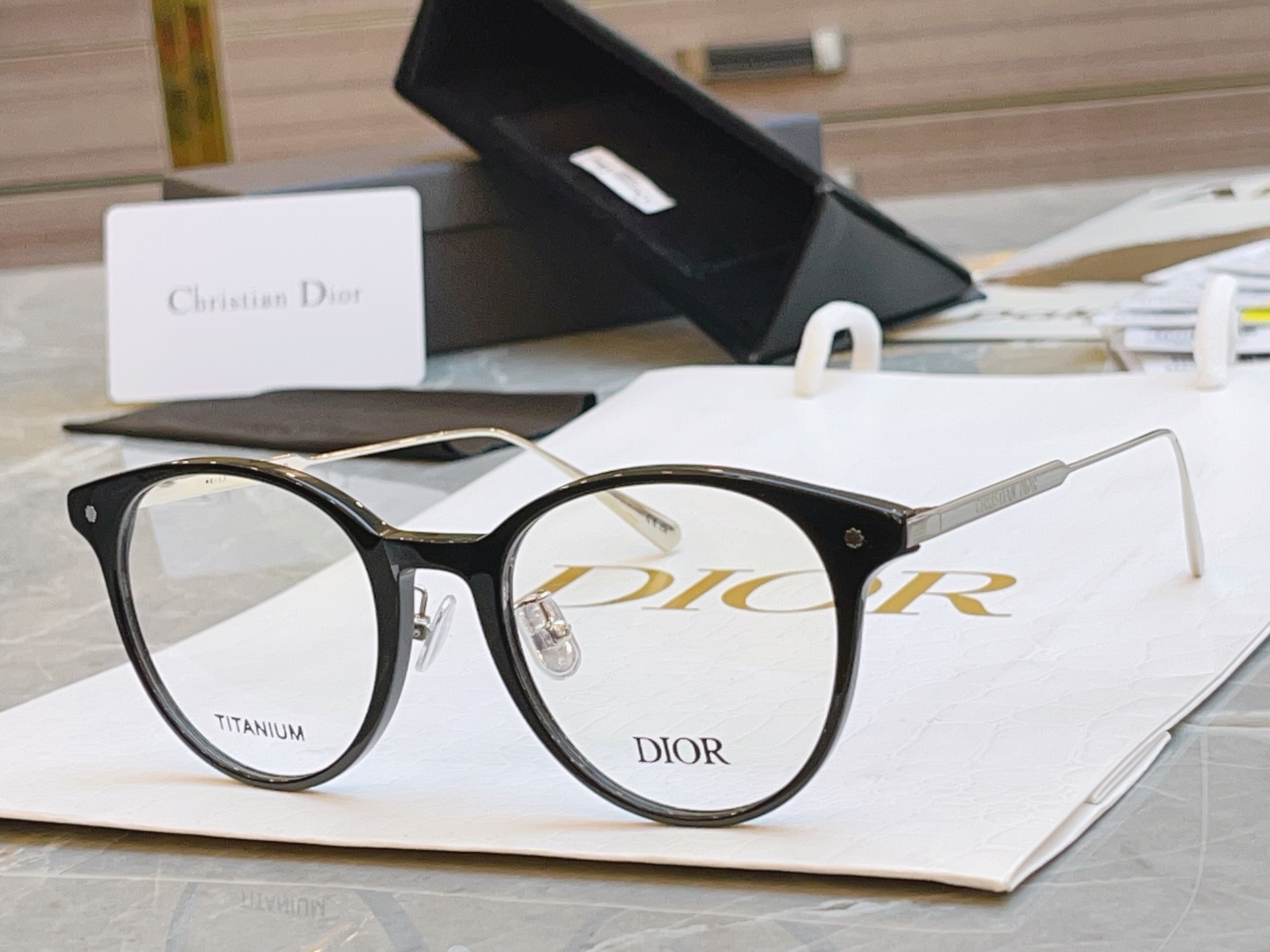 ，【Dio*】迪*奥新款光学架，
Mod：mini CD O A4L，Size：51-21-145
