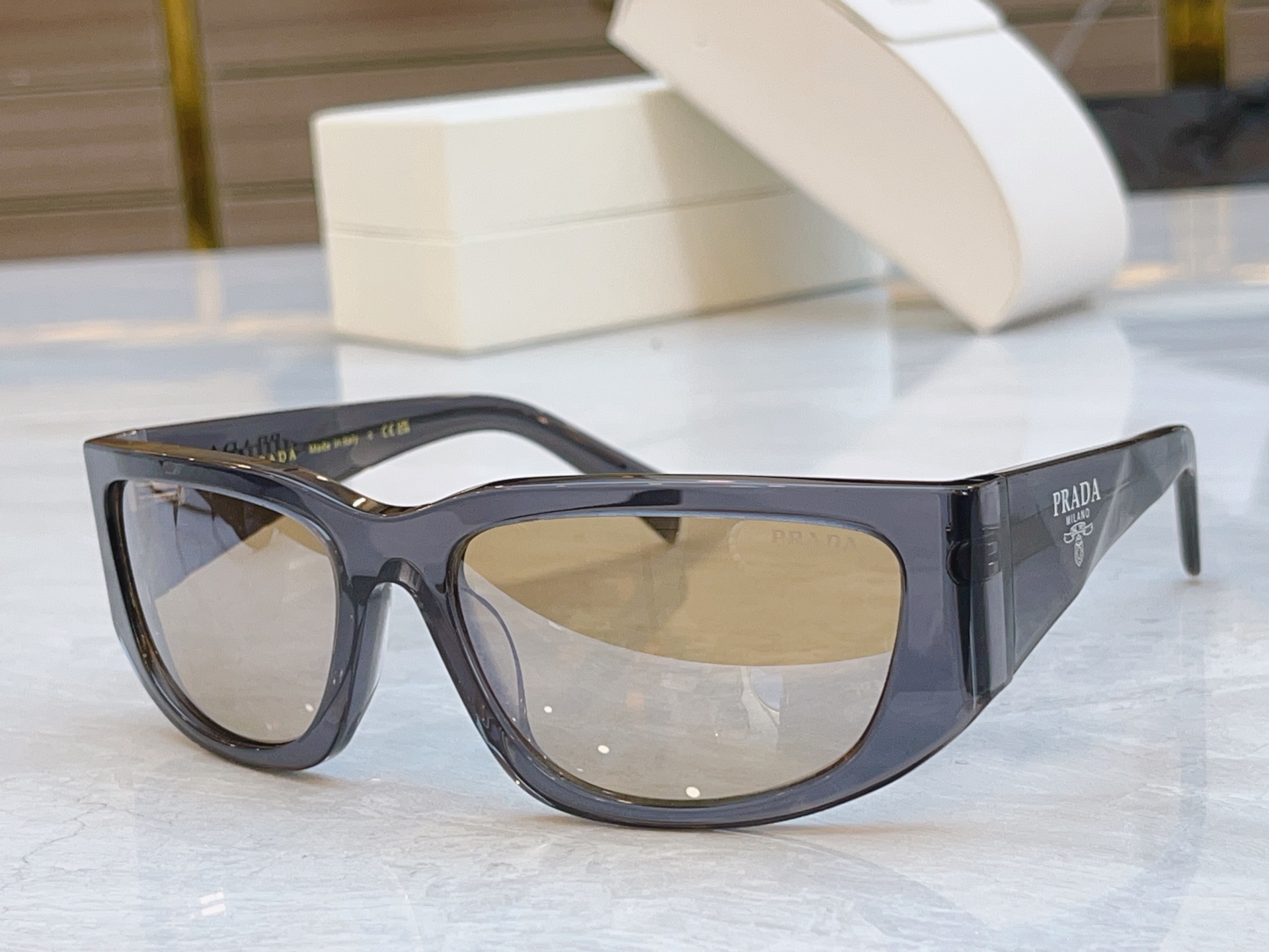，【PRAD*】普拉*达新款太阳镜，
MODEL：PRA19，SIZE：60口18-120 

