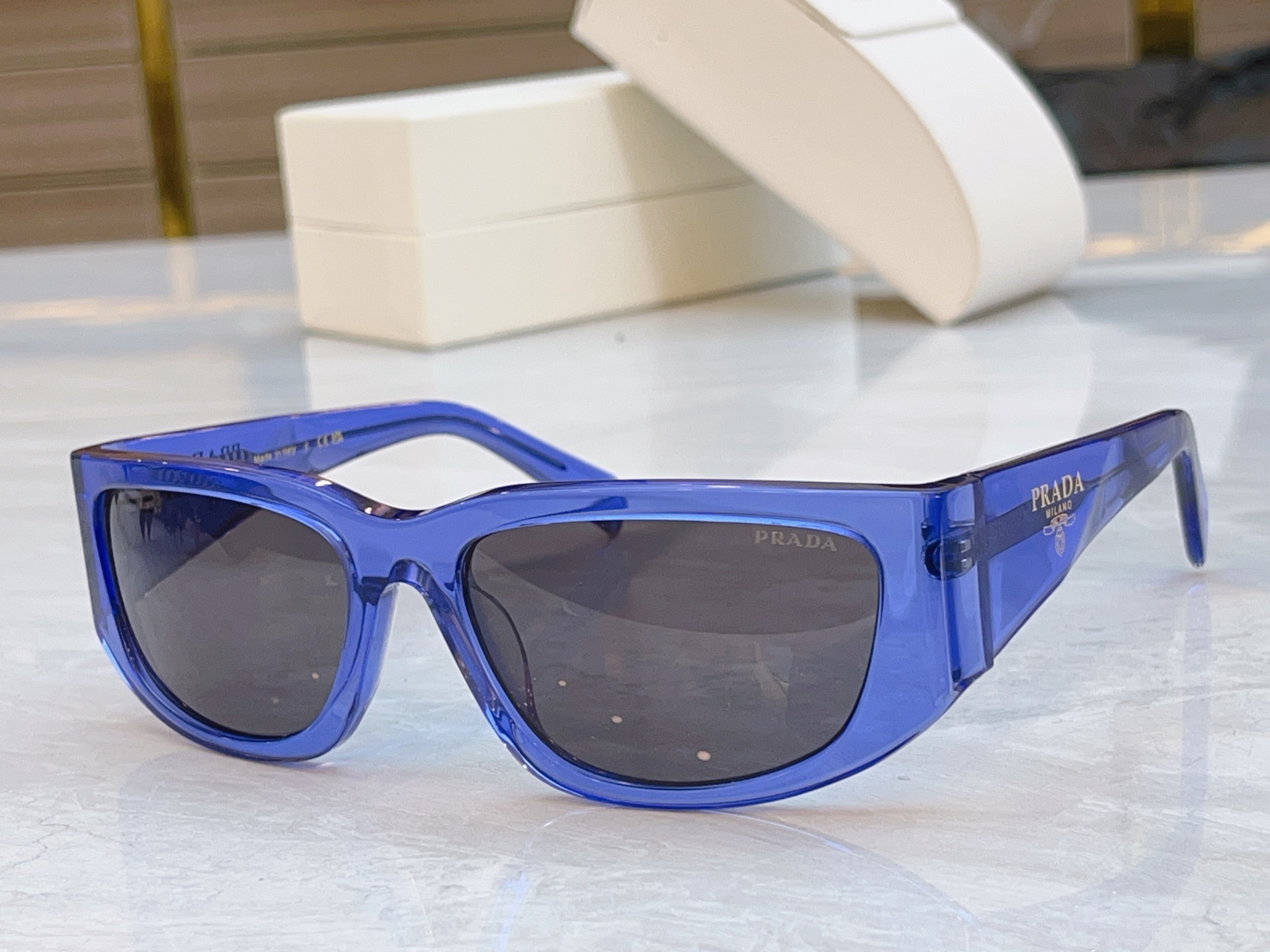 ，【PRAD*】普拉*达新款太阳镜，
MODEL：PRA19，SIZE：60口18-120 
