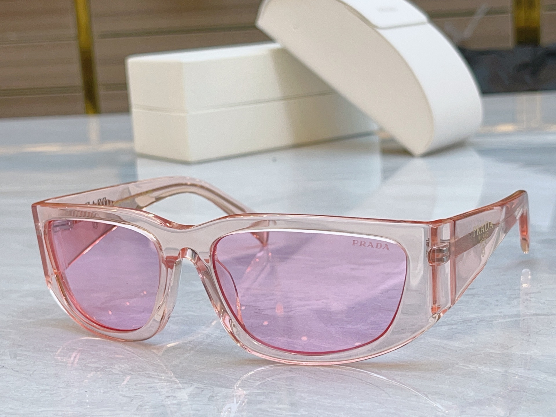 ，【PRAD*】普拉*达新款太阳镜，
MODEL：PRA19，SIZE：60口18-120 

