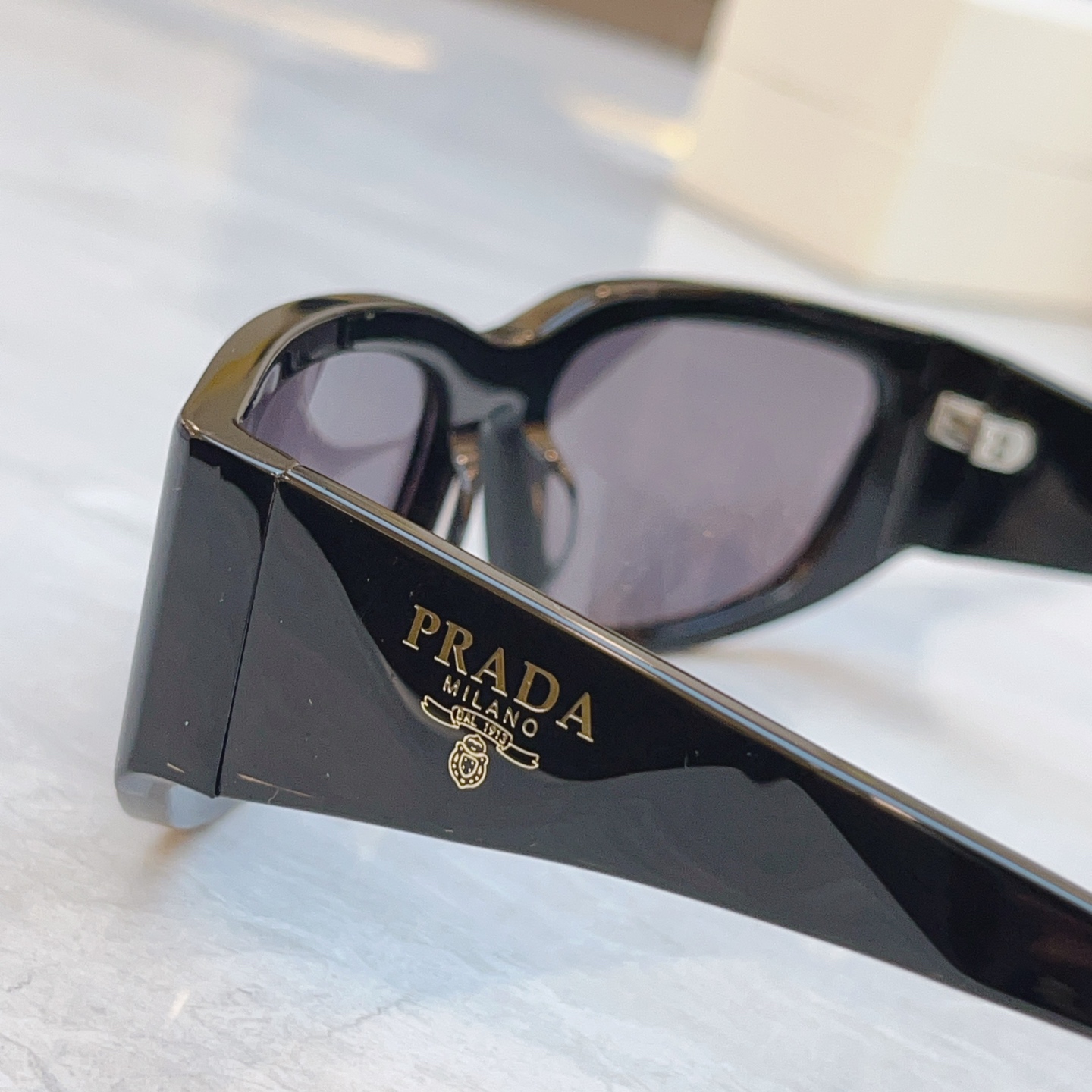 ，【PRAD*】普拉*达新款太阳镜，
MODEL：PRA19，SIZE：60口18-120 
