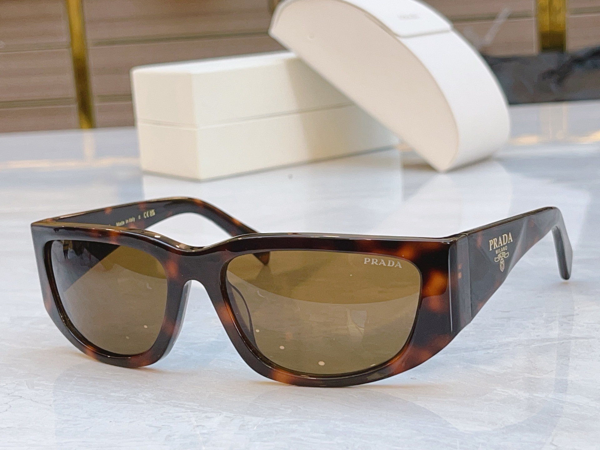 ，【PRAD*】普拉*达新款太阳镜，
MODEL：PRA19，SIZE：60口18-120 
