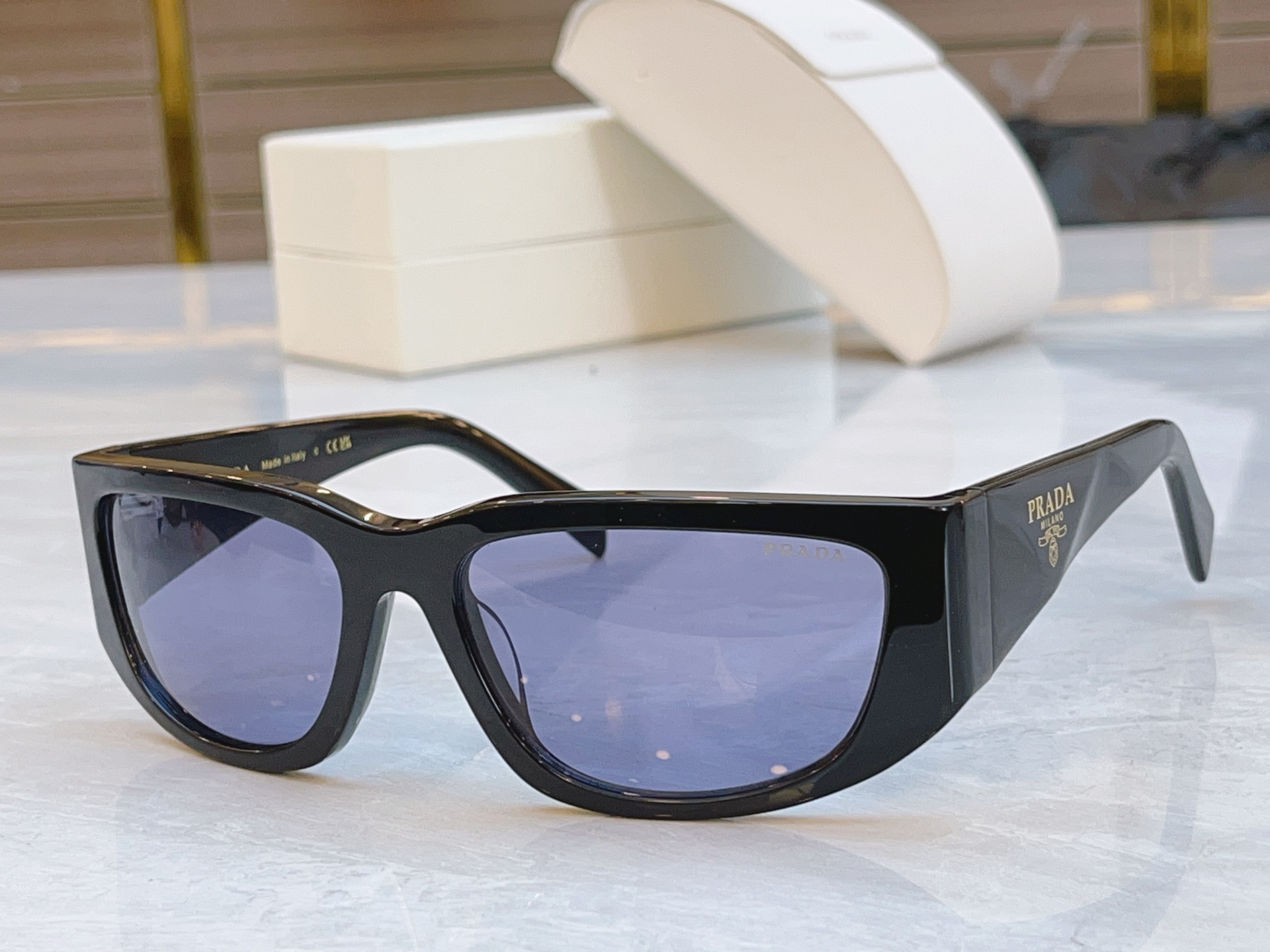 ，【PRAD*】普拉*达新款太阳镜，
MODEL：PRA19，SIZE：60口18-120 

