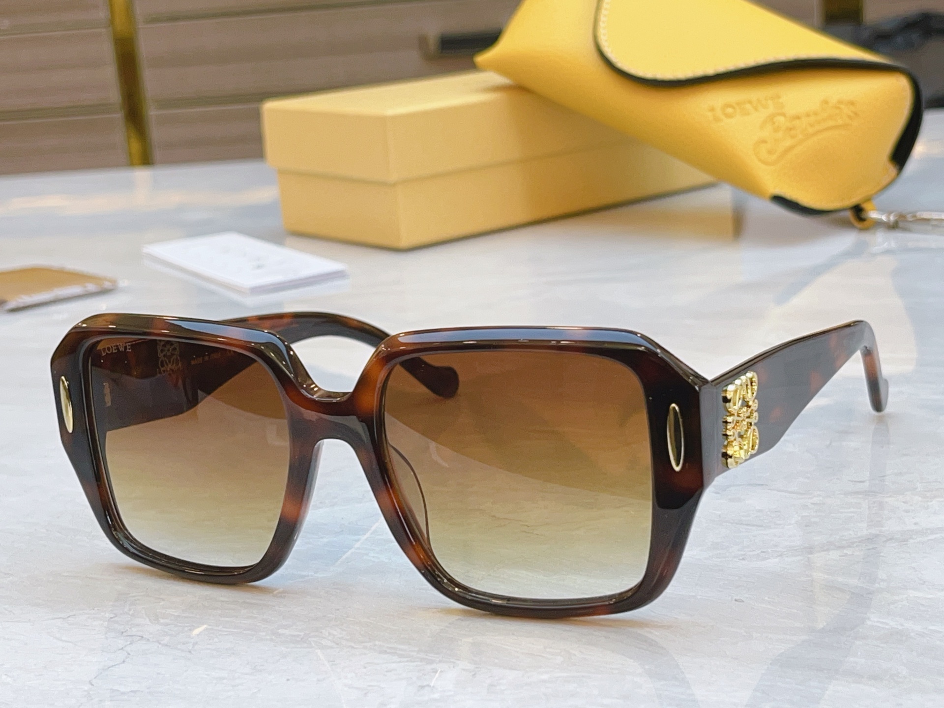 ，【LOEW*】罗意*威新款太阳镜，
MODEL：LW5099S，SIZE：55口19-145