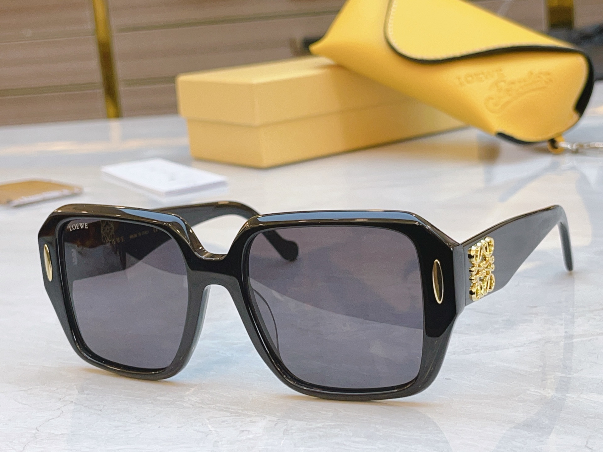 ，【LOEW*】罗意*威新款太阳镜，
MODEL：LW5099S，SIZE：55口19-145