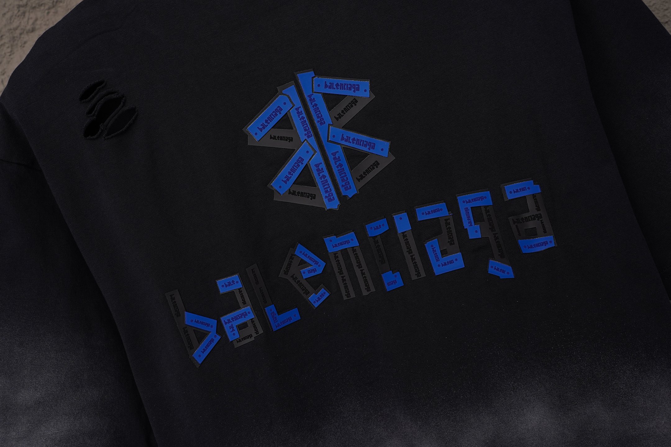 Balenciaga 𝗕𝗮𝗹𝗲𝗻𝗰𝗶𝗮𝗴𝗮/巴黎世家2026SS厚板浮雕工艺圆领短袖