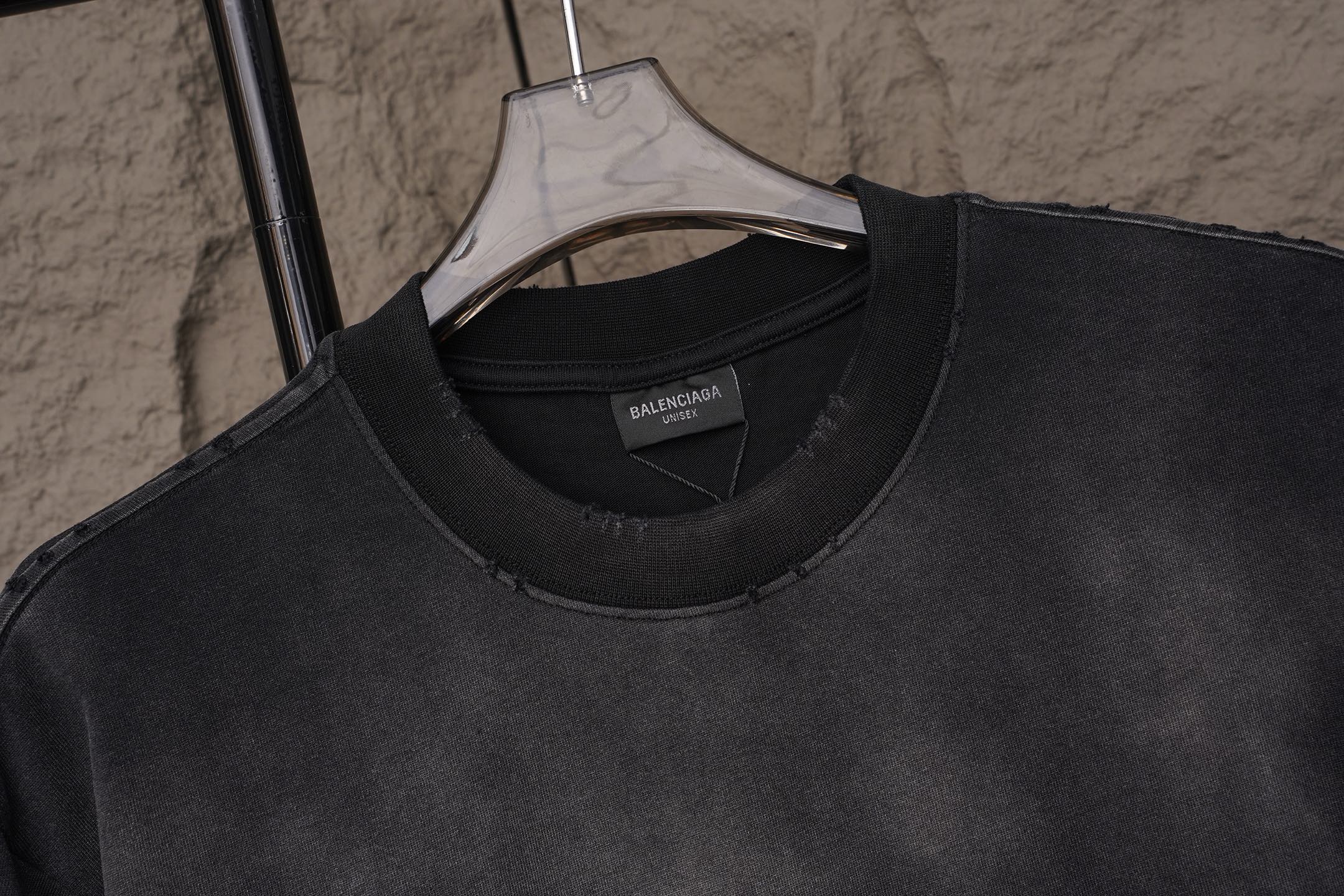 Balenciaga 𝗕𝗮𝗹𝗲𝗻𝗰𝗶𝗮𝗴𝗮/巴黎世家2026SS 可乐海浪. 大M立体刺绣圆领短袖