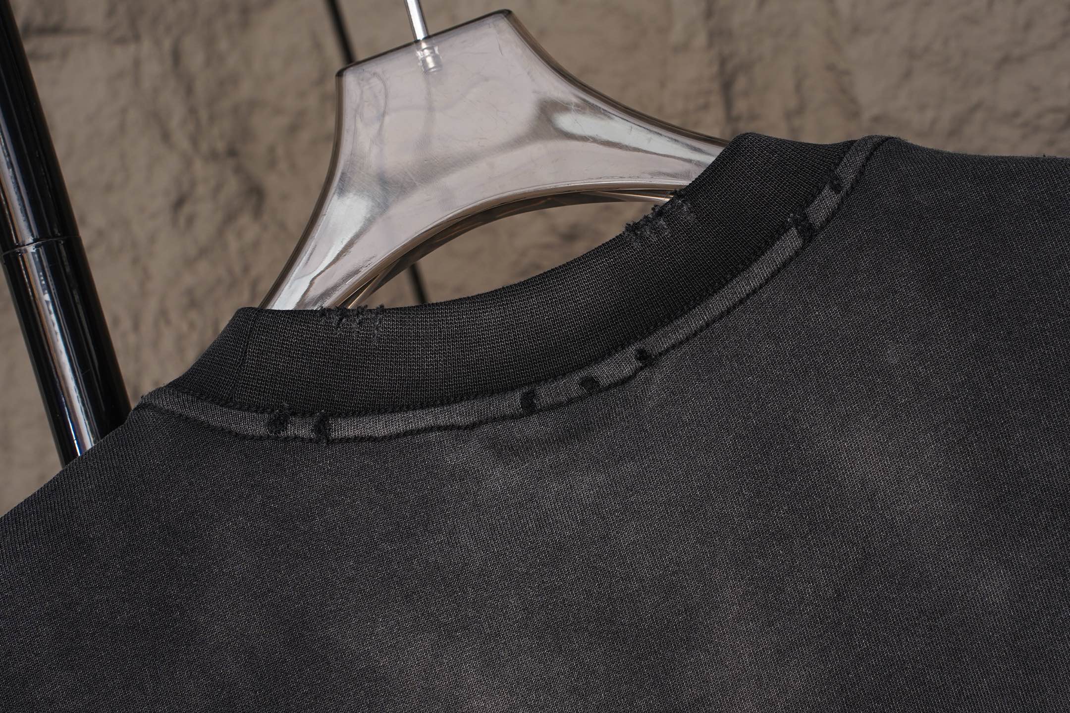 Balenciaga 𝗕𝗮𝗹𝗲𝗻𝗰𝗶𝗮𝗴𝗮/巴黎世家2026SS 可乐海浪. 大M立体刺绣圆领短袖
