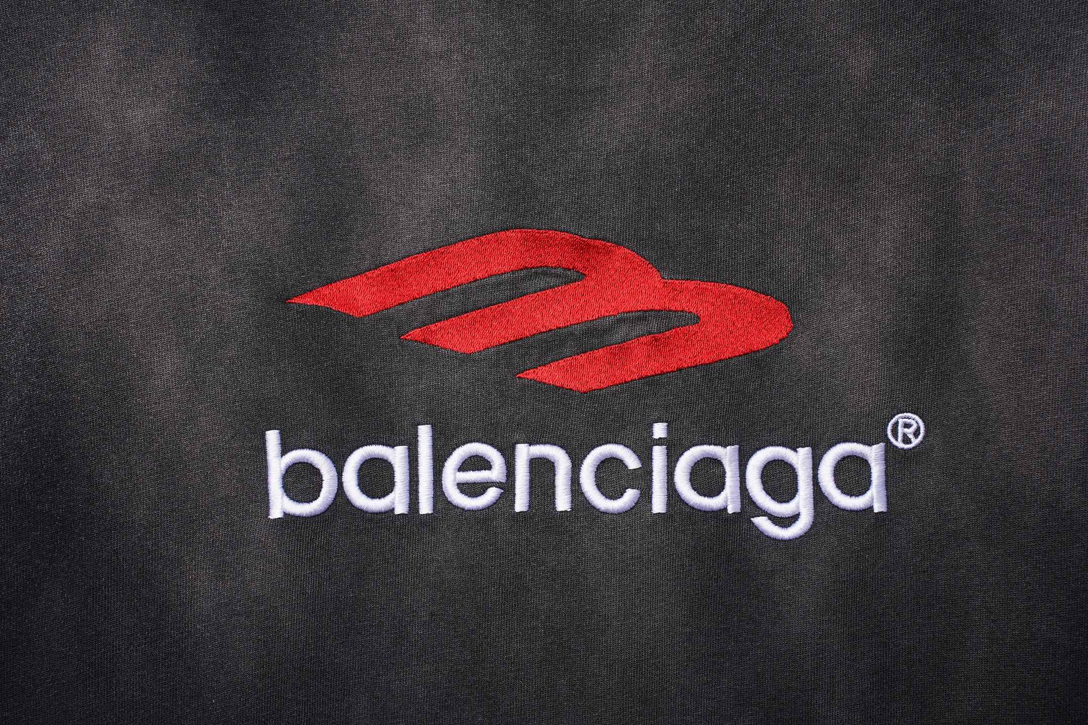 Balenciaga 𝗕𝗮𝗹𝗲𝗻𝗰𝗶𝗮𝗴𝗮/巴黎世家2026SS 可乐海浪. 大M立体刺绣圆领短袖