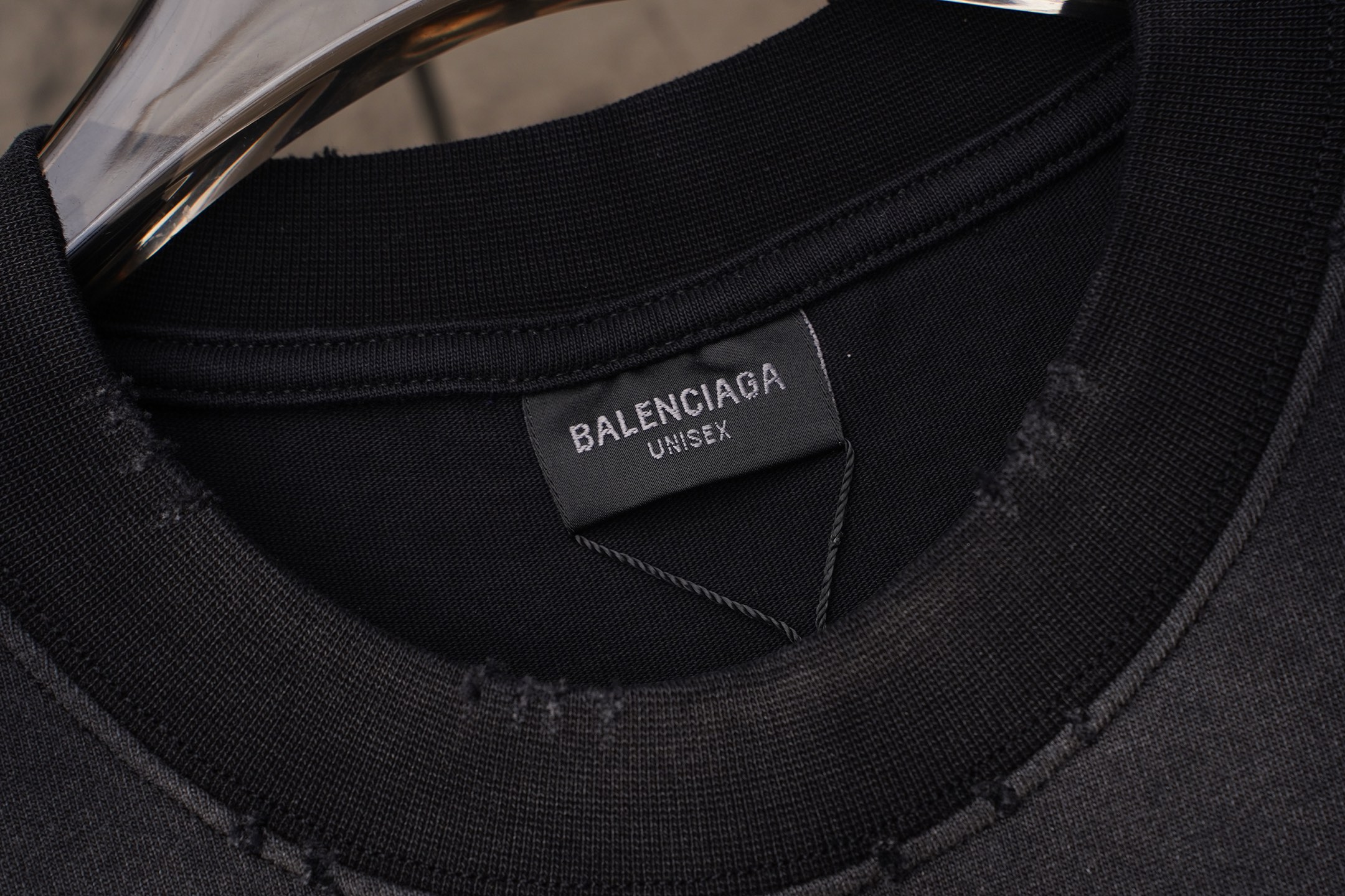 Balenciaga 𝗕𝗮𝗹𝗲𝗻𝗰𝗶𝗮𝗴𝗮/巴黎世家2026SS 可乐海浪. 大M立体刺绣圆领短袖