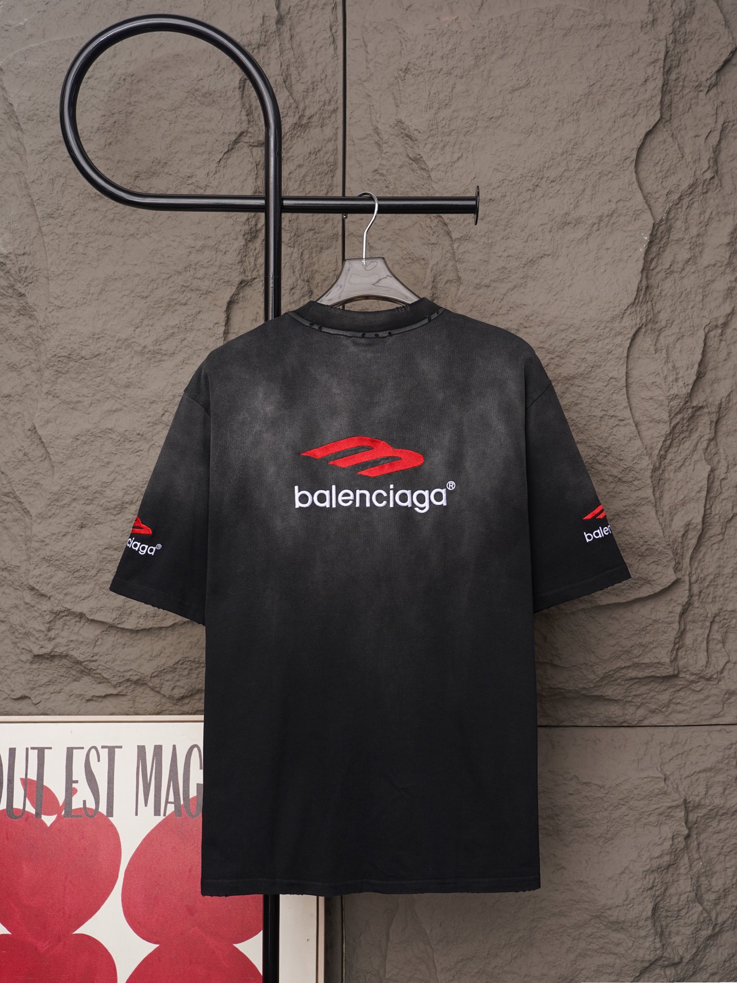 Balenciaga 𝗕𝗮𝗹𝗲𝗻𝗰𝗶𝗮𝗴𝗮/巴黎世家2026SS 可乐海浪. 大M立体刺绣圆领短袖