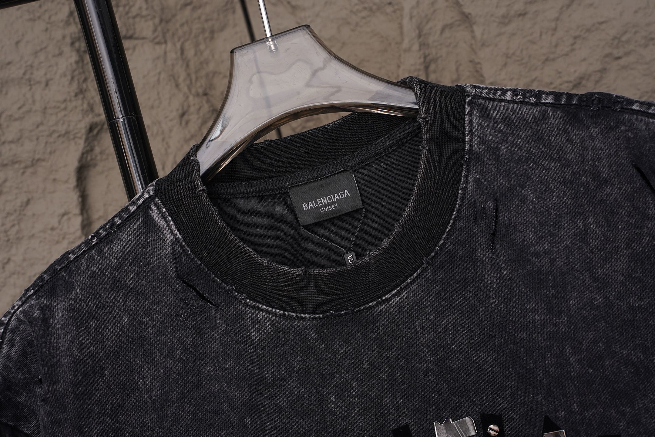 Balenciaga Balenciaga/巴黎世家2026 级别重工艺磨破洗水做旧 刺绣夏季新款 美式酸洗做旧激光烧花贴布绣情侣休闲短袖T恤
