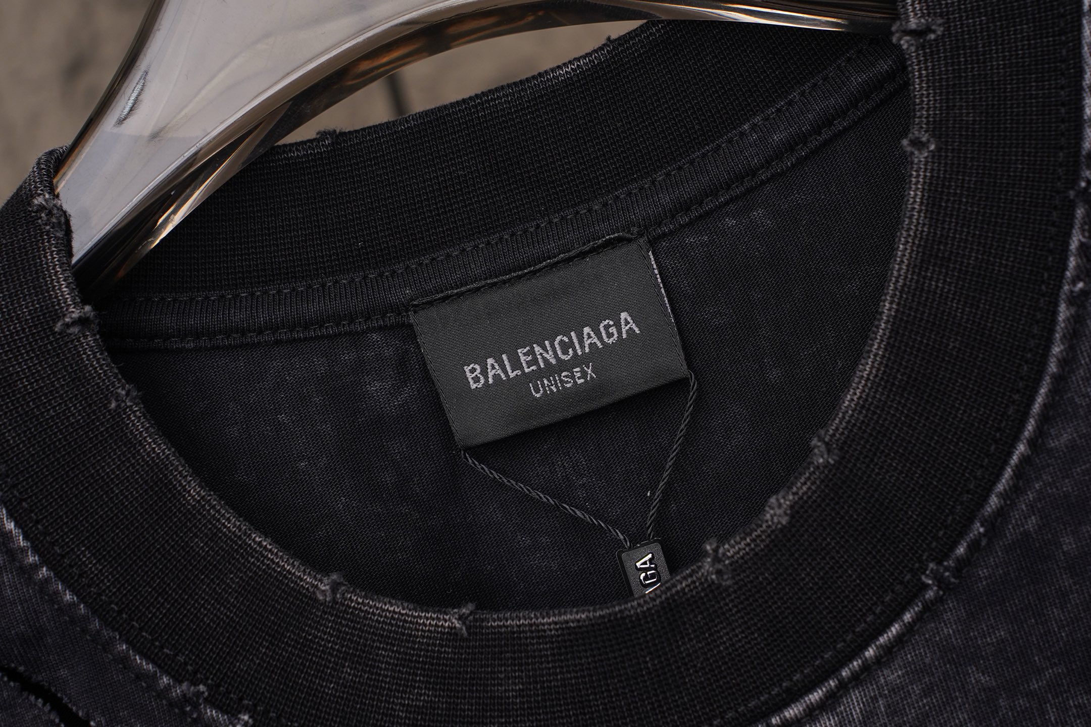 Balenciaga Balenciaga/巴黎世家2026 级别重工艺磨破洗水做旧 刺绣夏季新款 美式酸洗做旧激光烧花贴布绣情侣休闲短袖T恤