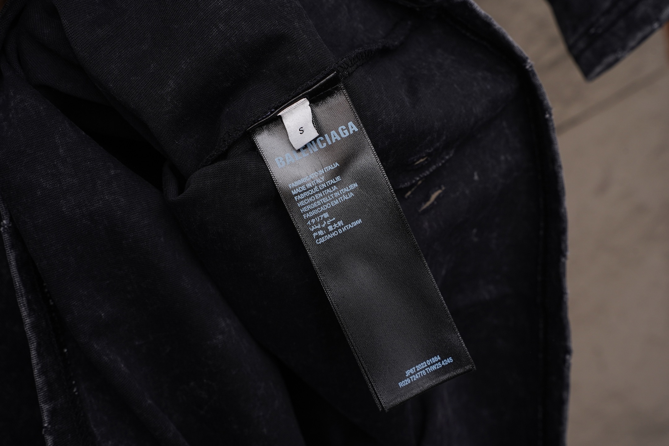 Balenciaga Balenciaga/巴黎世家2026 级别重工艺磨破洗水做旧 刺绣夏季新款 美式酸洗做旧激光烧花贴布绣情侣休闲短袖T恤