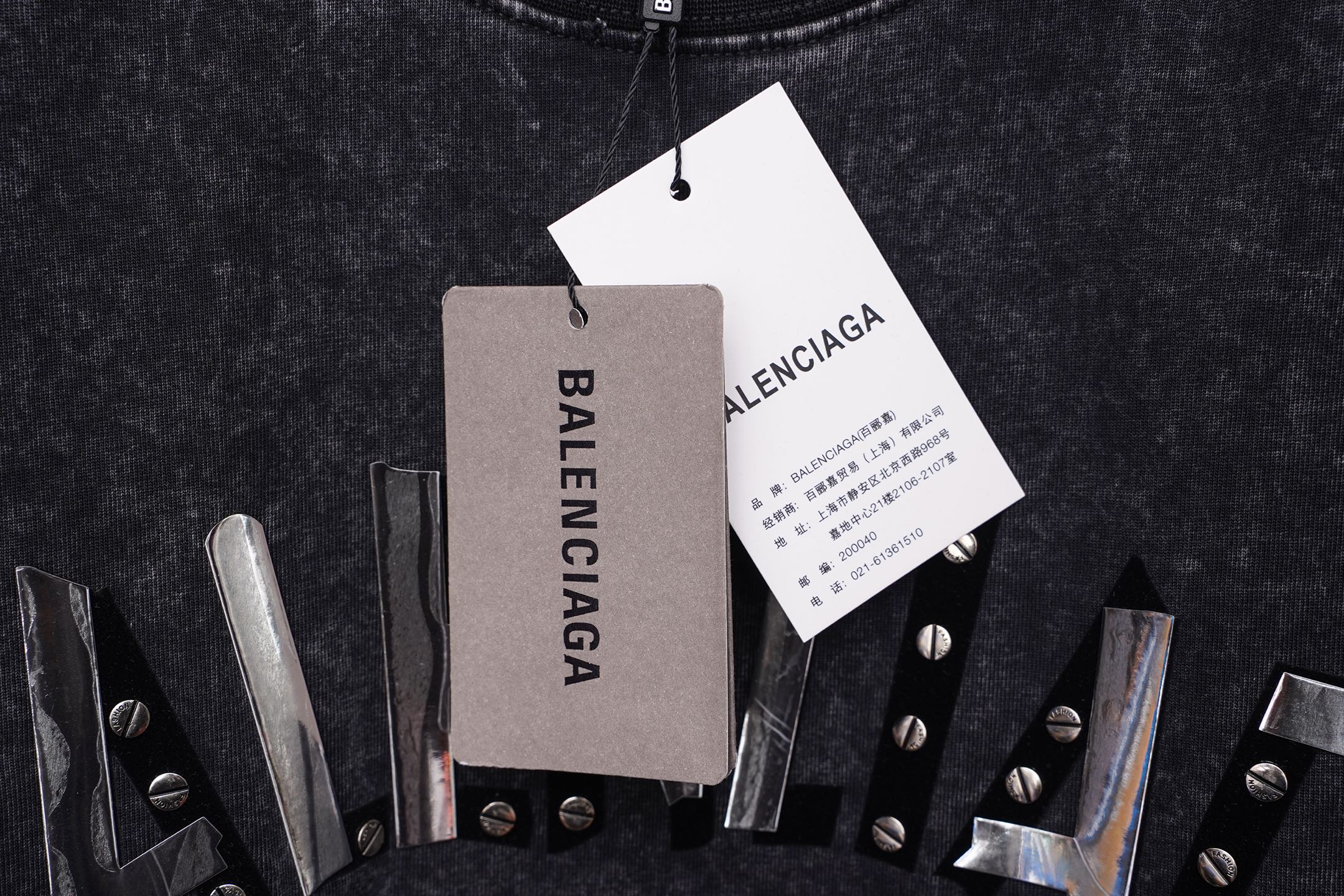 Balenciaga Balenciaga/巴黎世家2026 级别重工艺磨破洗水做旧 刺绣夏季新款 美式酸洗做旧激光烧花贴布绣情侣休闲短袖T恤