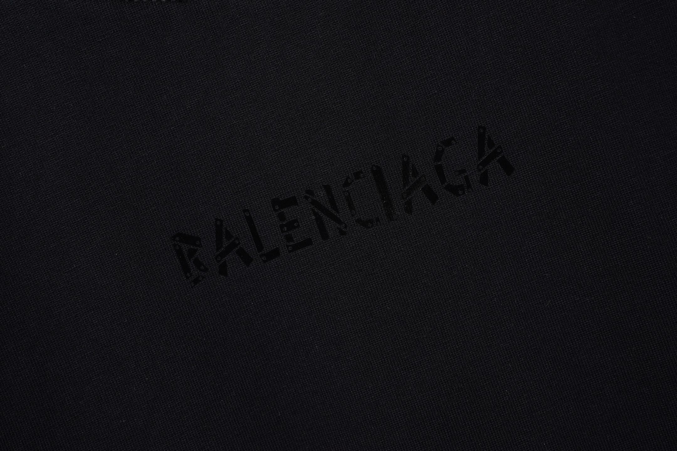 Balenciaga Balenciaga/巴黎世家2026 级别重工艺磨破洗水做旧 刺绣夏季新款 美式酸洗做旧激光烧花贴布绣情侣休闲短袖T恤