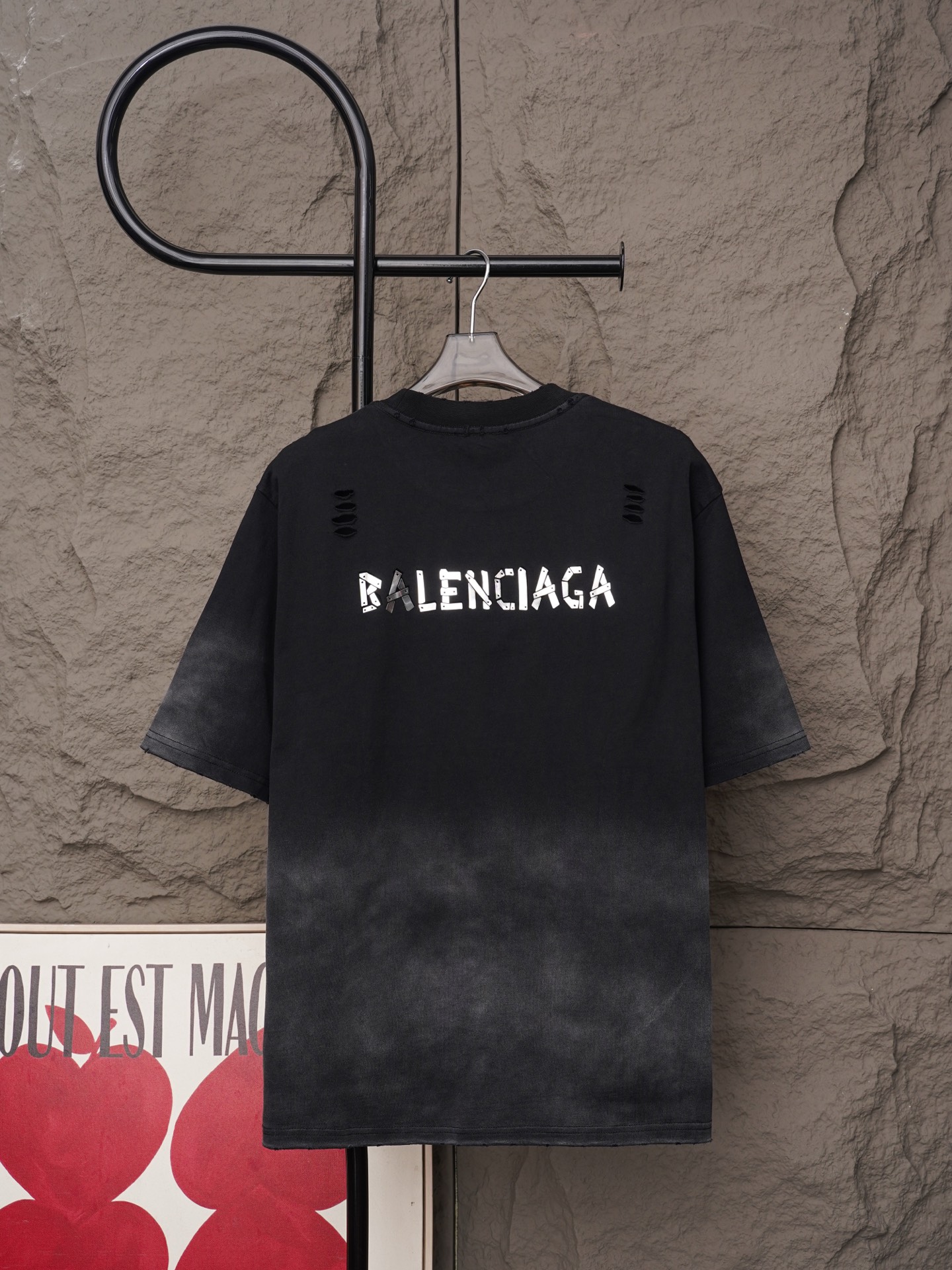 Balenciaga Balenciaga/巴黎世家2026 级别重工艺磨破洗水做旧 刺绣夏季新款 美式酸洗做旧激光烧花贴布绣情侣休闲短袖T恤