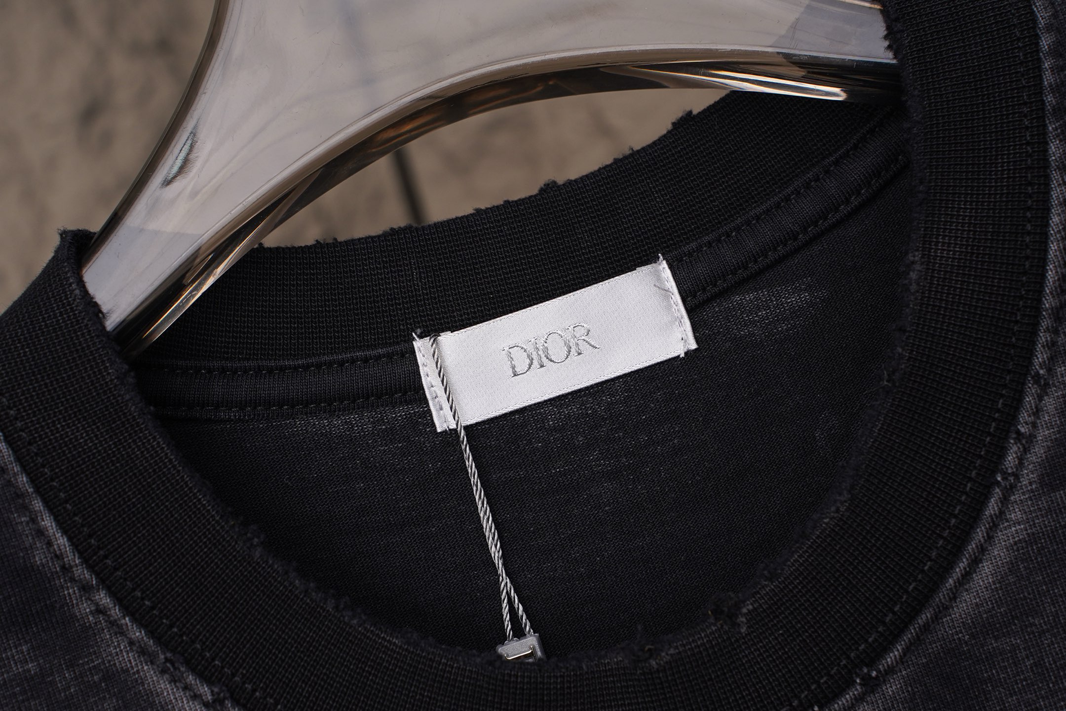 Dior DIOR/迪奥2026手绘炒盐重工艺 刺绣夏季新款 美式酸洗做旧激光烧花贴布绣情侣休闲短袖T恤