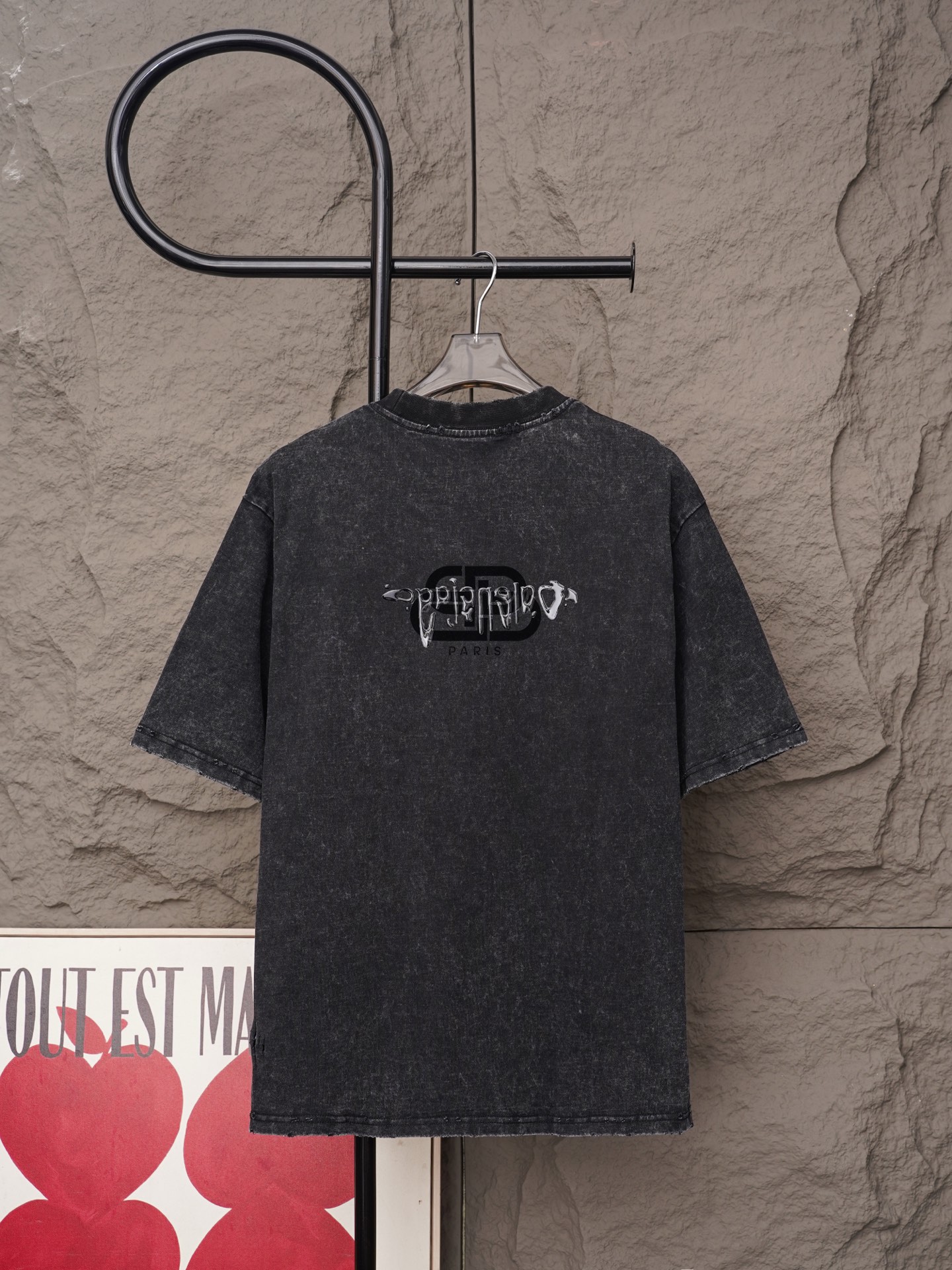 Balenciaga Balenciaga/巴黎世家2026 级别重工艺磨破洗水做旧 刺绣夏季新款 美式酸洗做旧激光烧花贴布绣情侣休闲短袖T恤