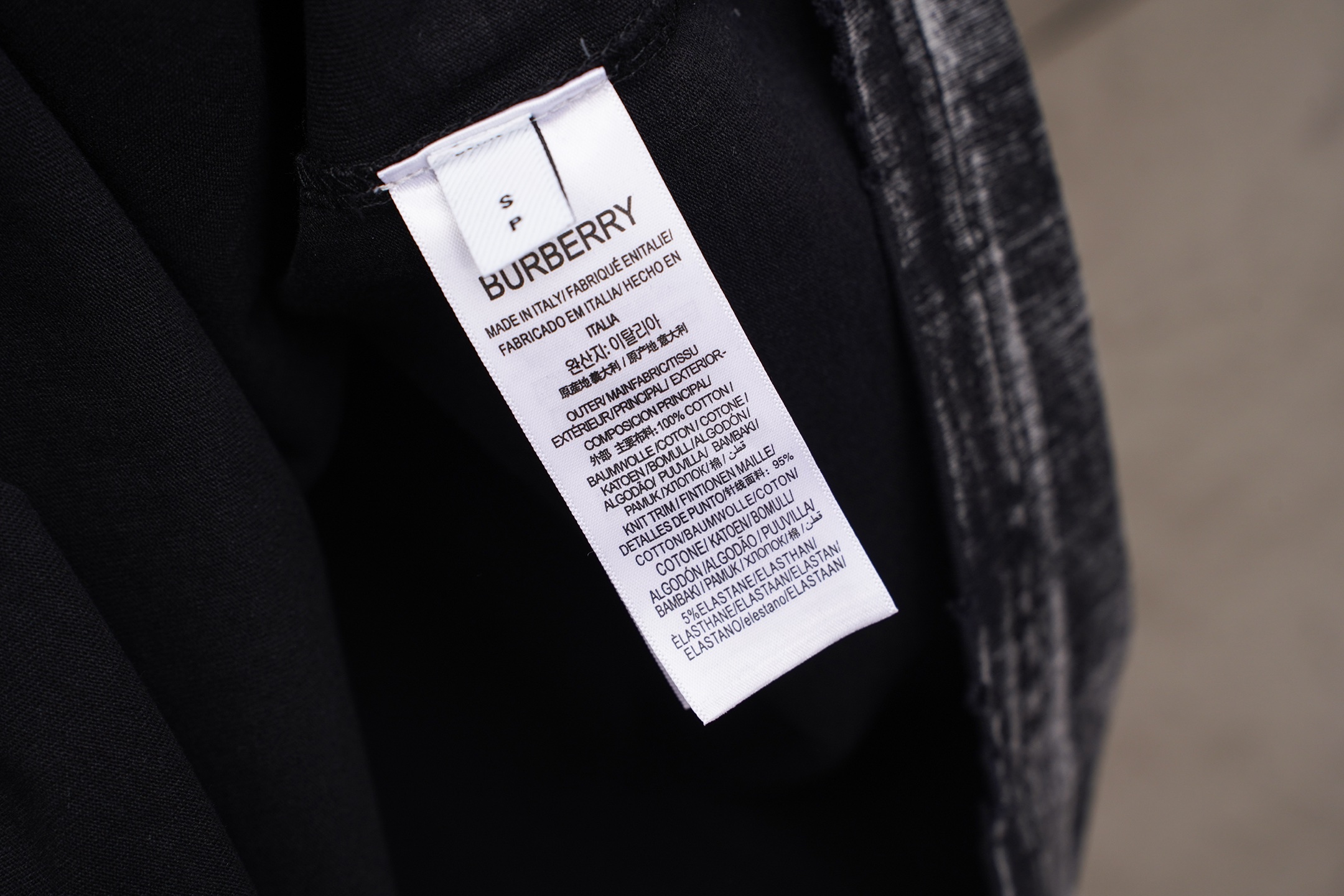 Burberry burberry/巴宝莉2026手绘炒盐重工艺 刺绣夏季新款 美式酸洗做旧激光烧花贴布绣情侣休闲短袖T恤